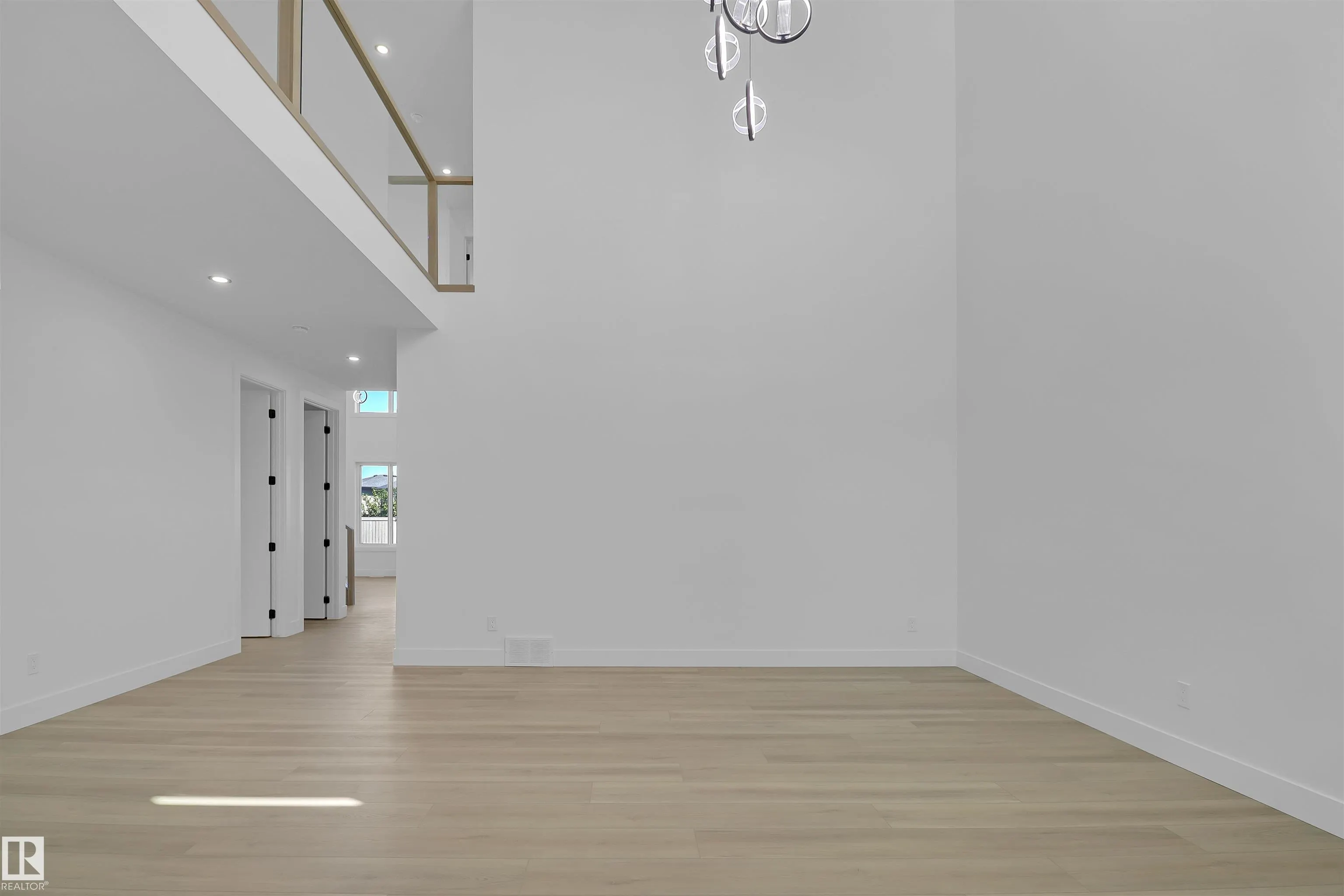 15043 15 Street