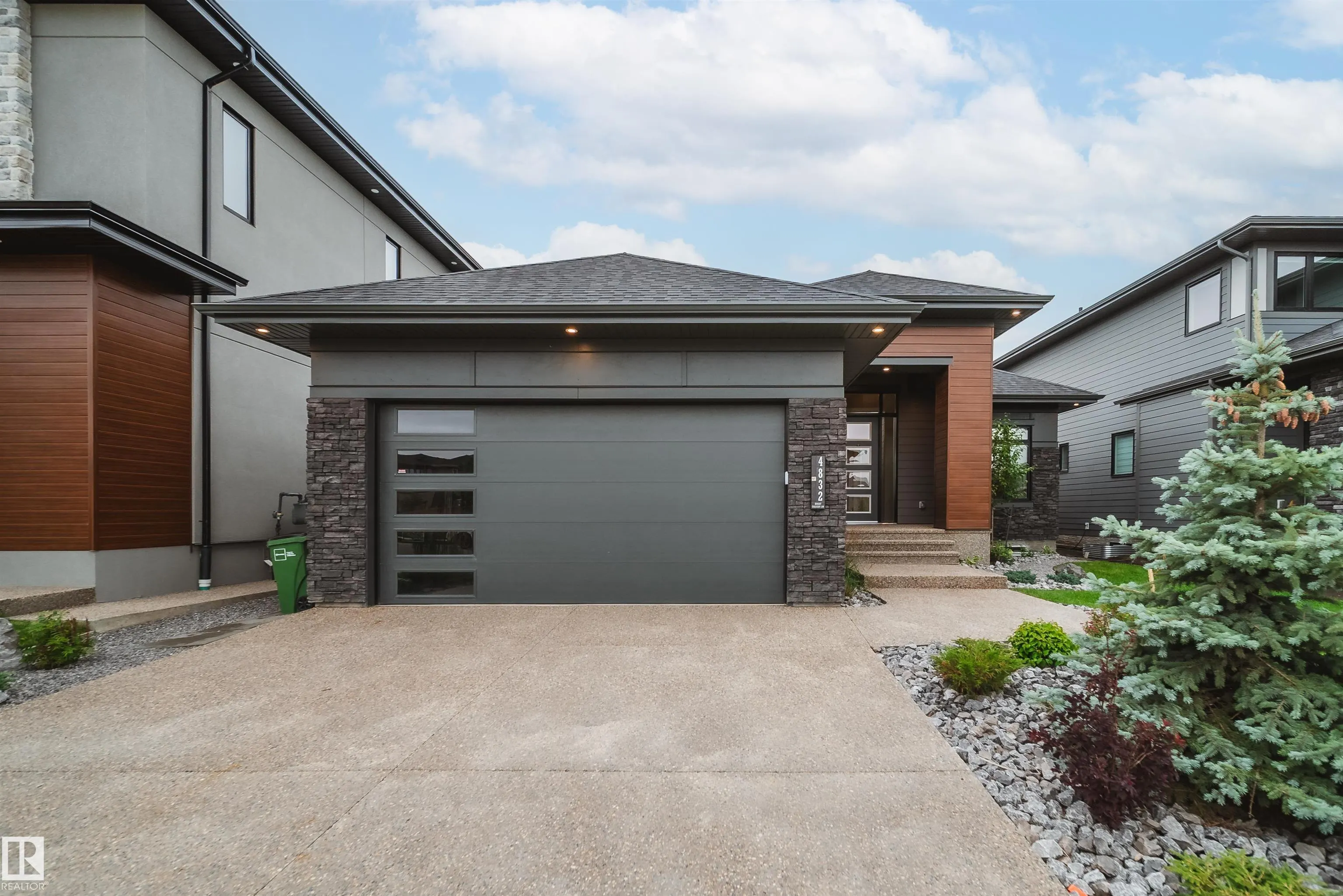 4832 KNIGHT Crescent