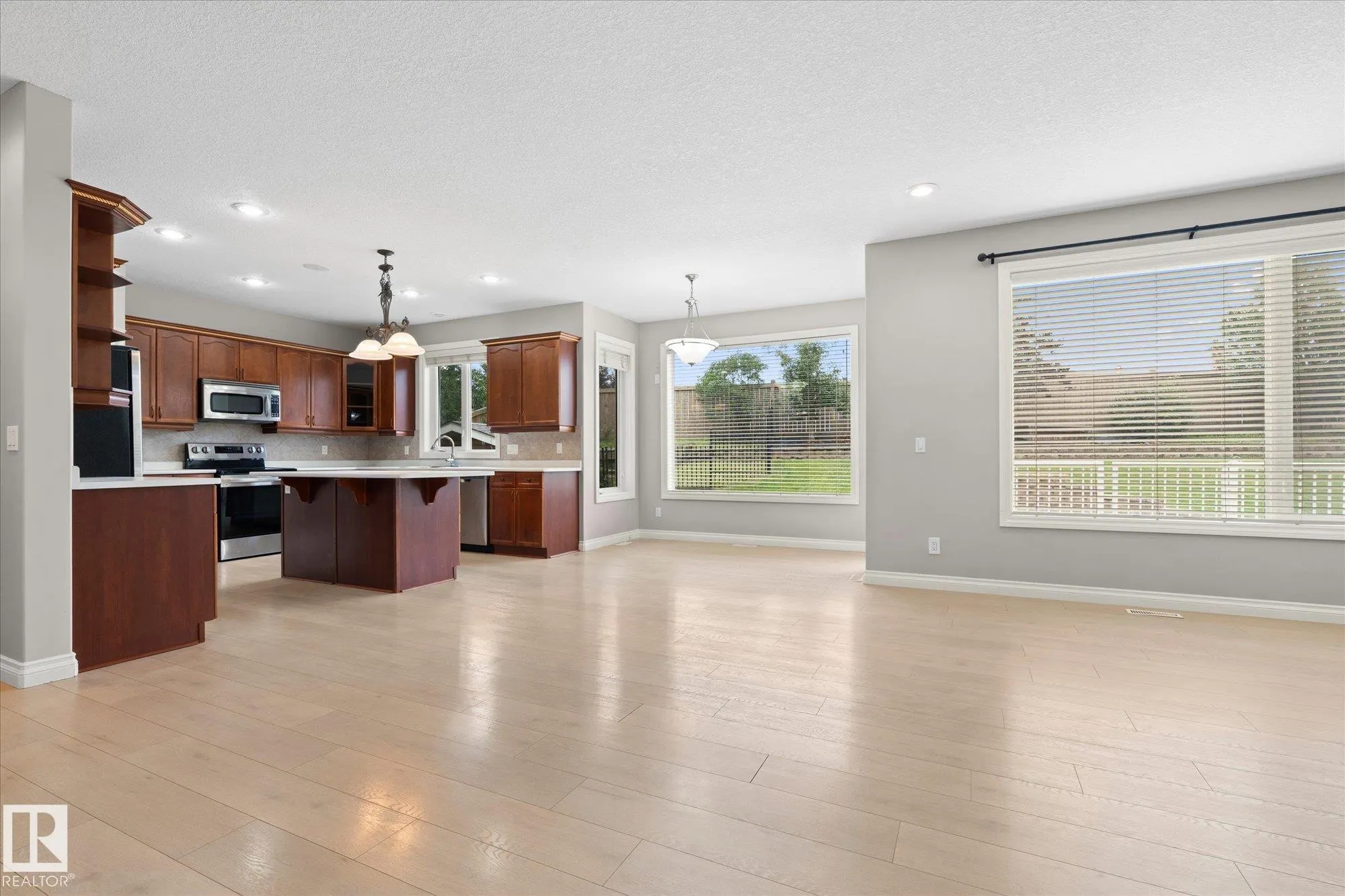 23 LAMPLIGHT Cove