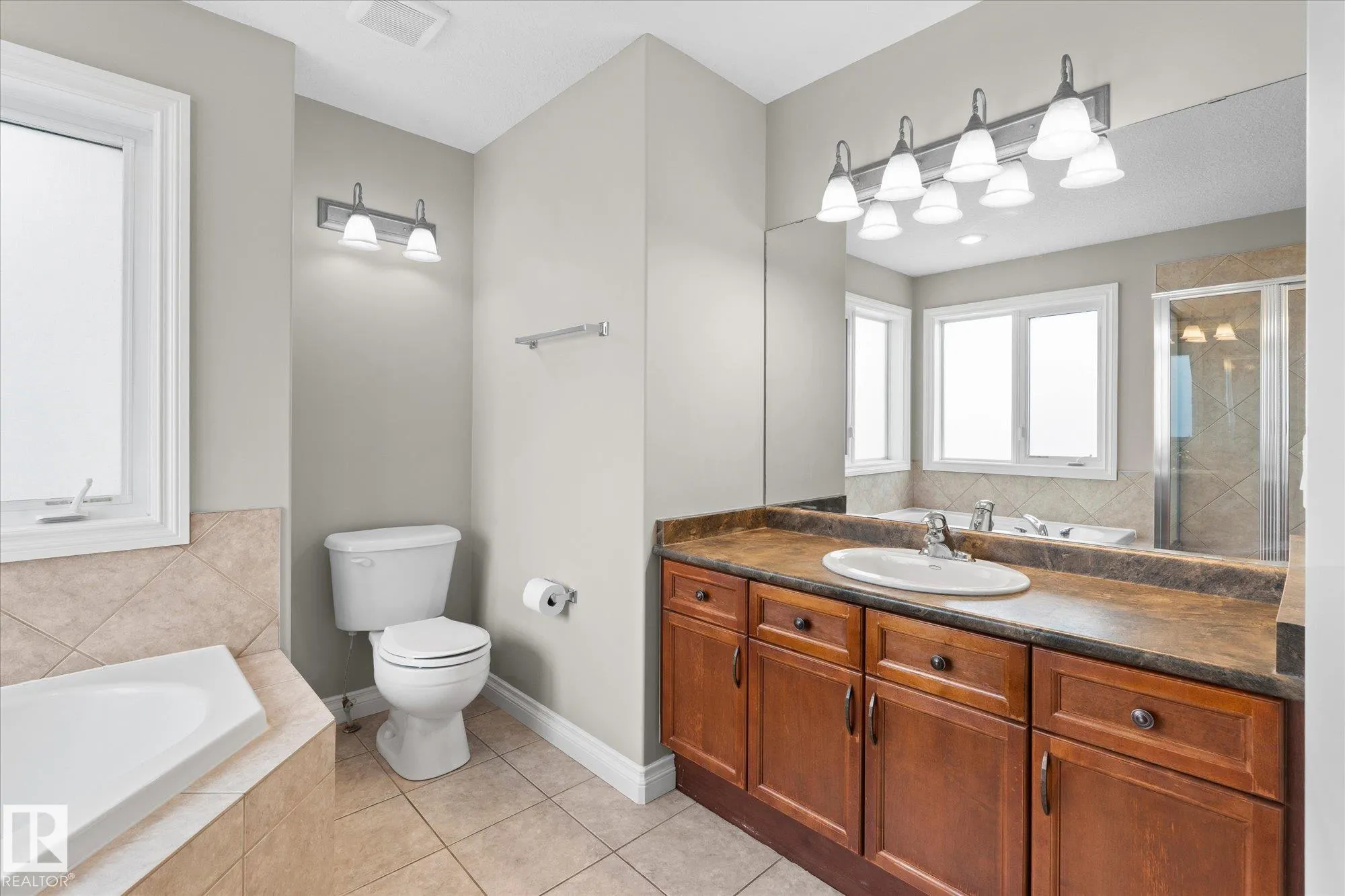 23 LAMPLIGHT Cove