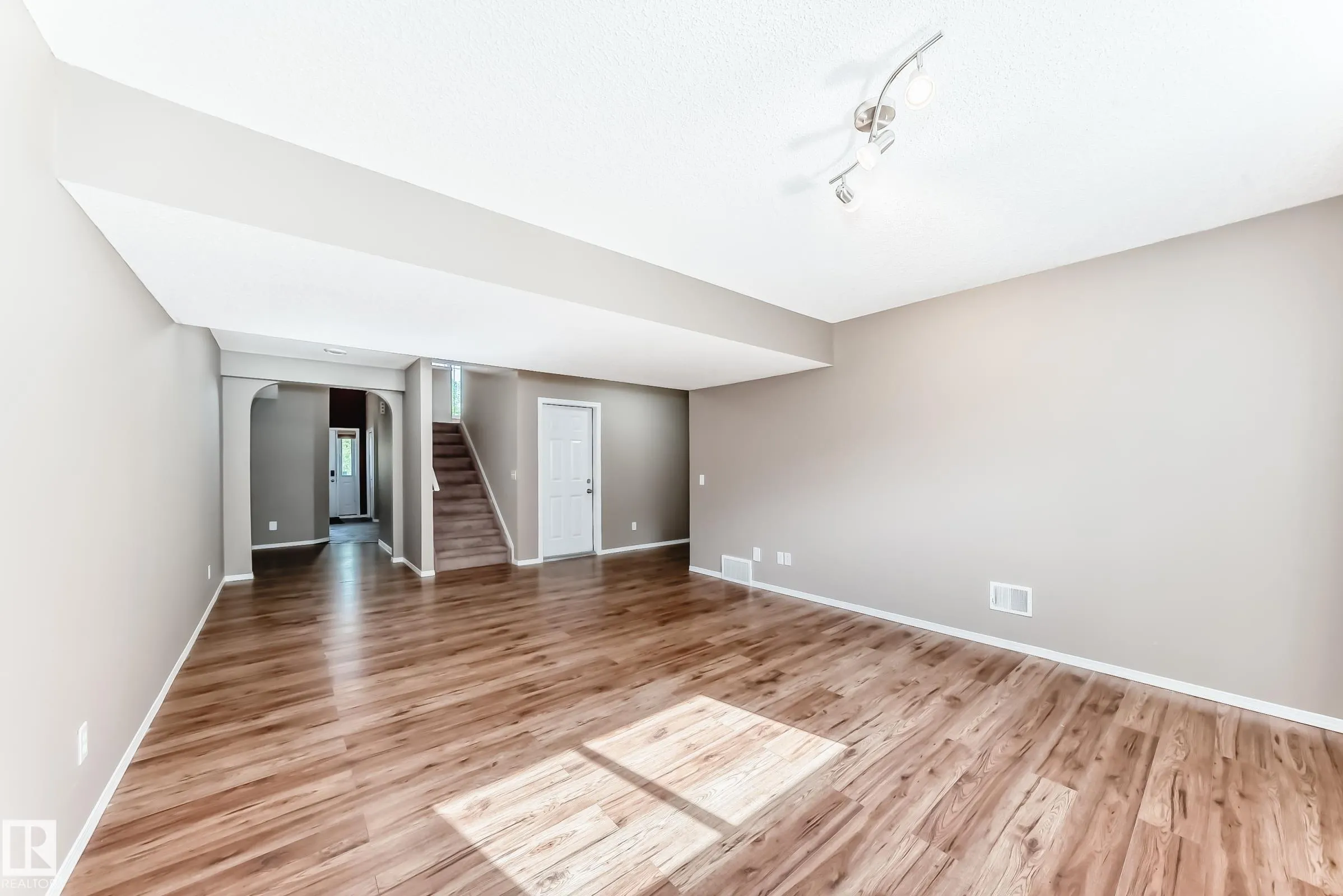 1391 HERMITAGE Road