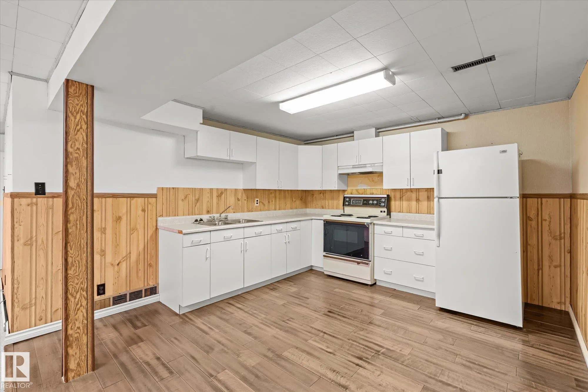 60 WOODHAVEN Drive