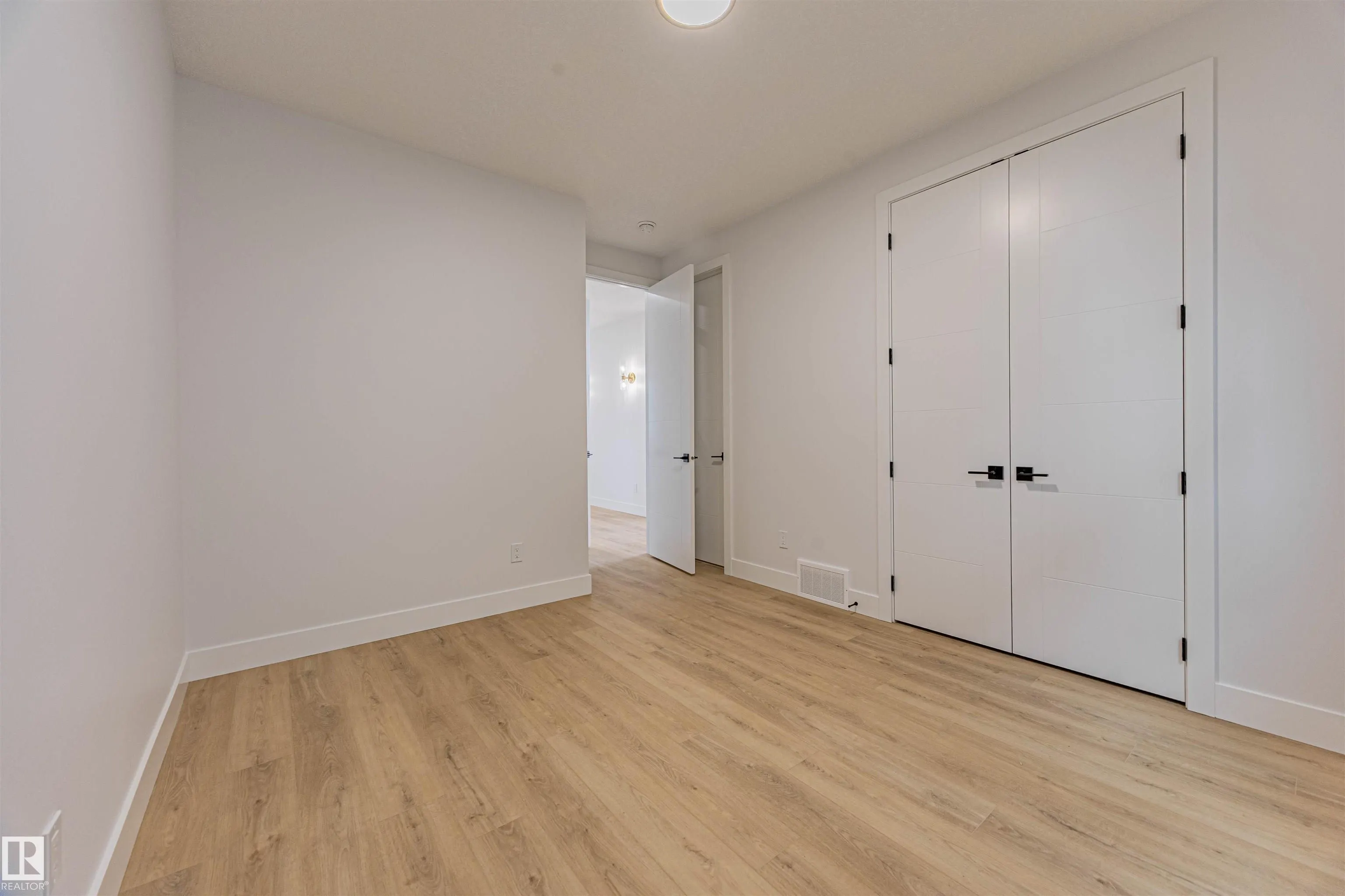25 BIRKSHIRE Crescent