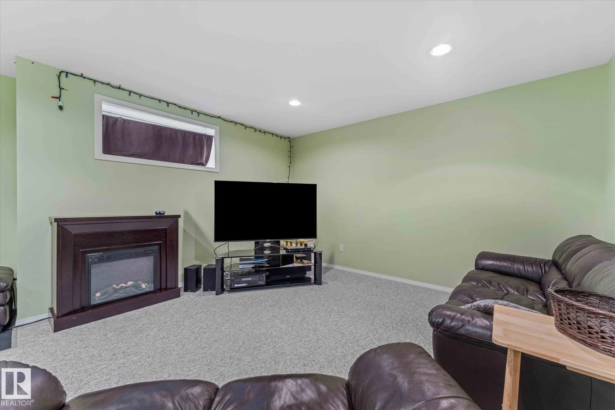 121 CASTLE Drive