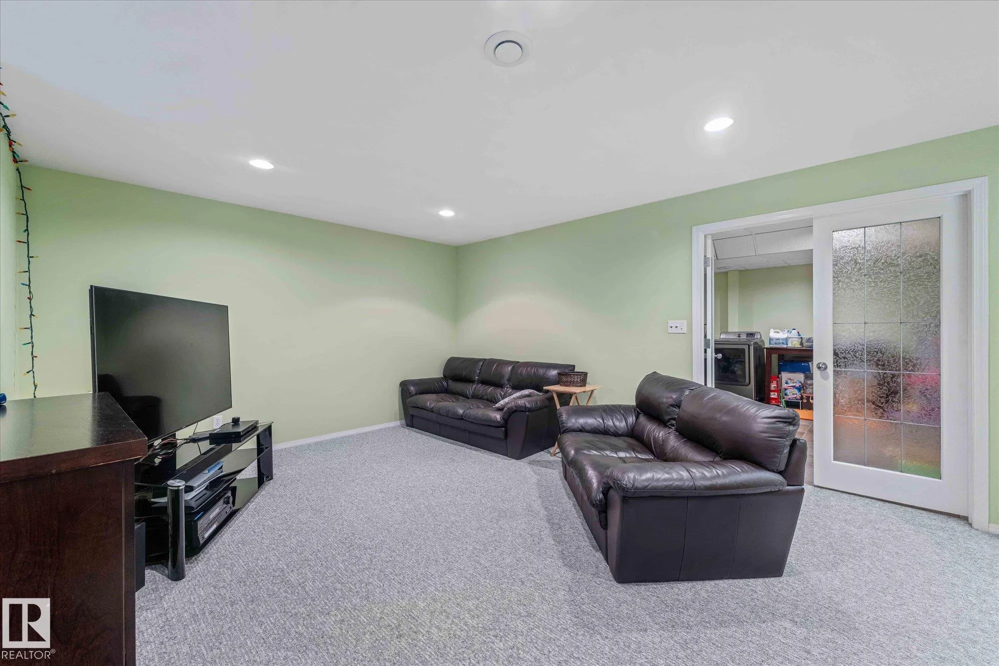 121 CASTLE Drive