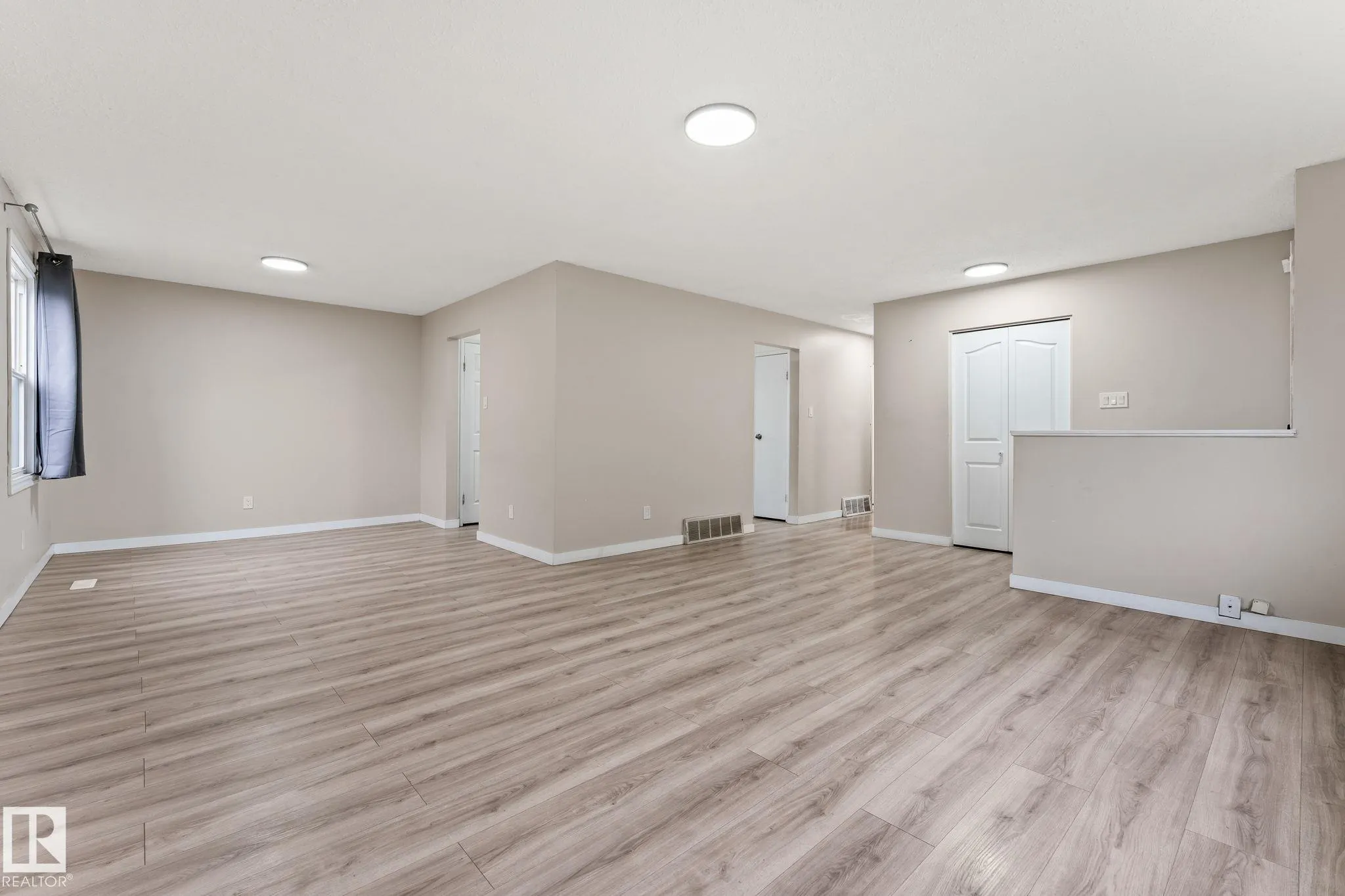 363 KNOTTWOOD Road