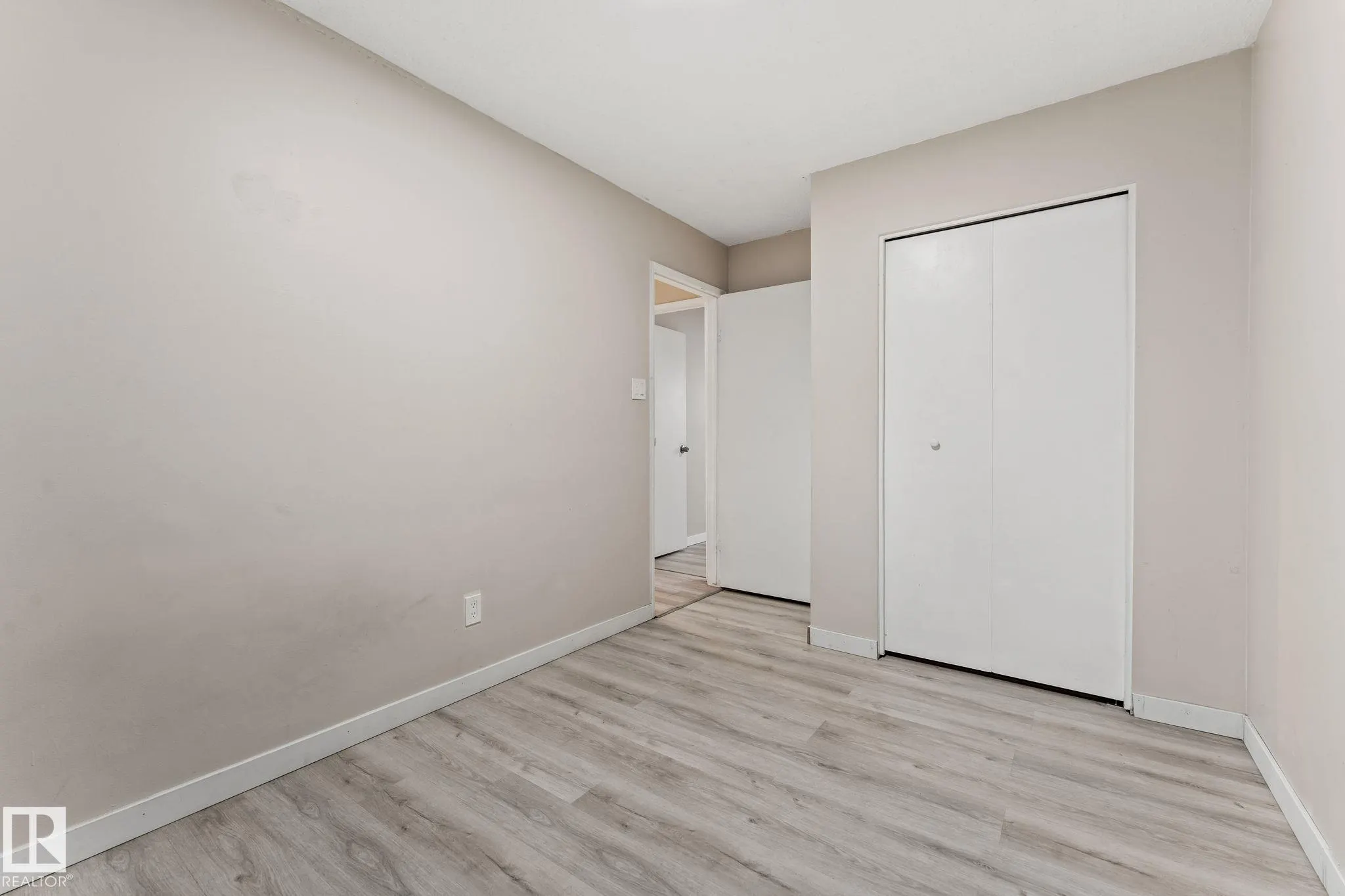363 KNOTTWOOD Road