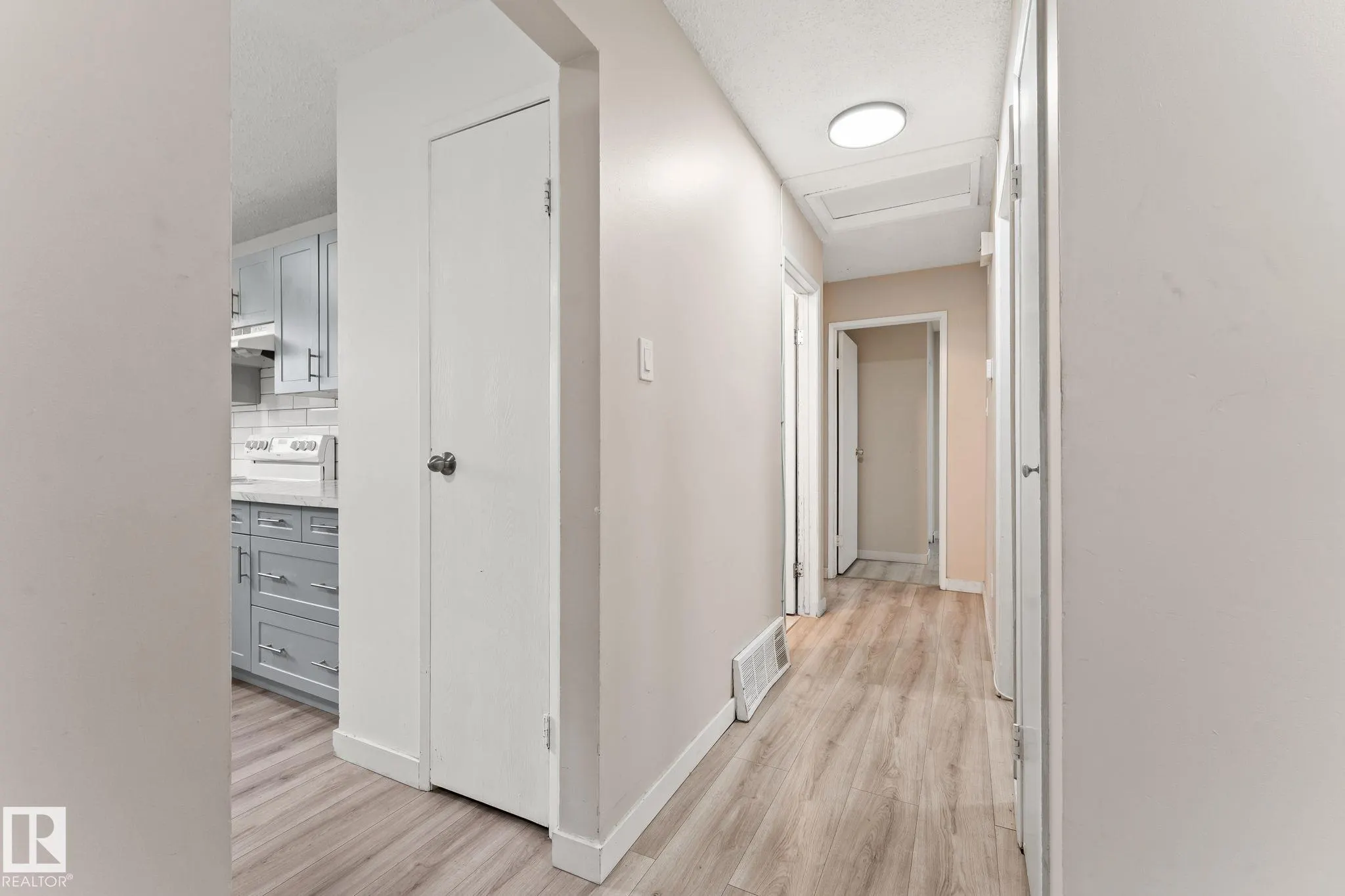 363 KNOTTWOOD Road