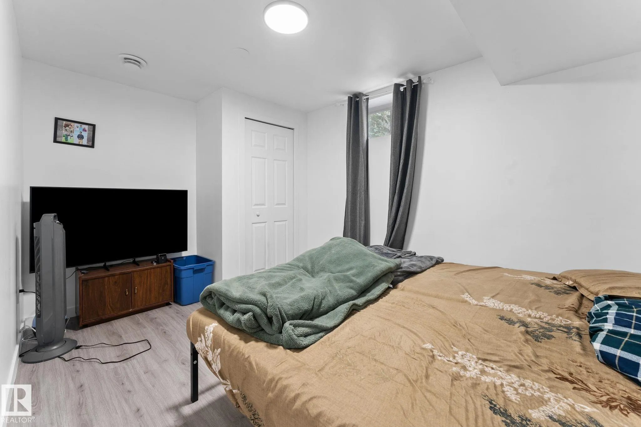 363 KNOTTWOOD Road