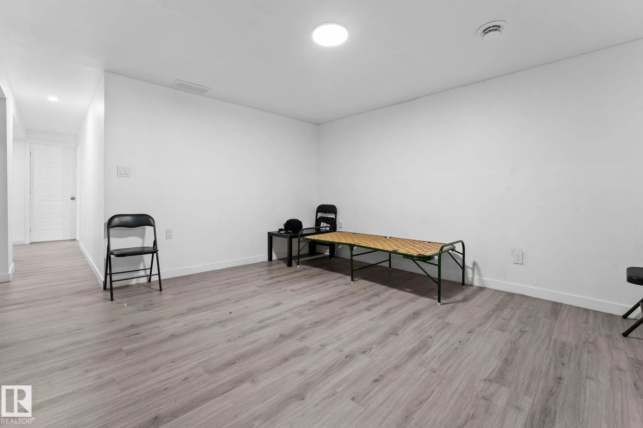 363 KNOTTWOOD Road