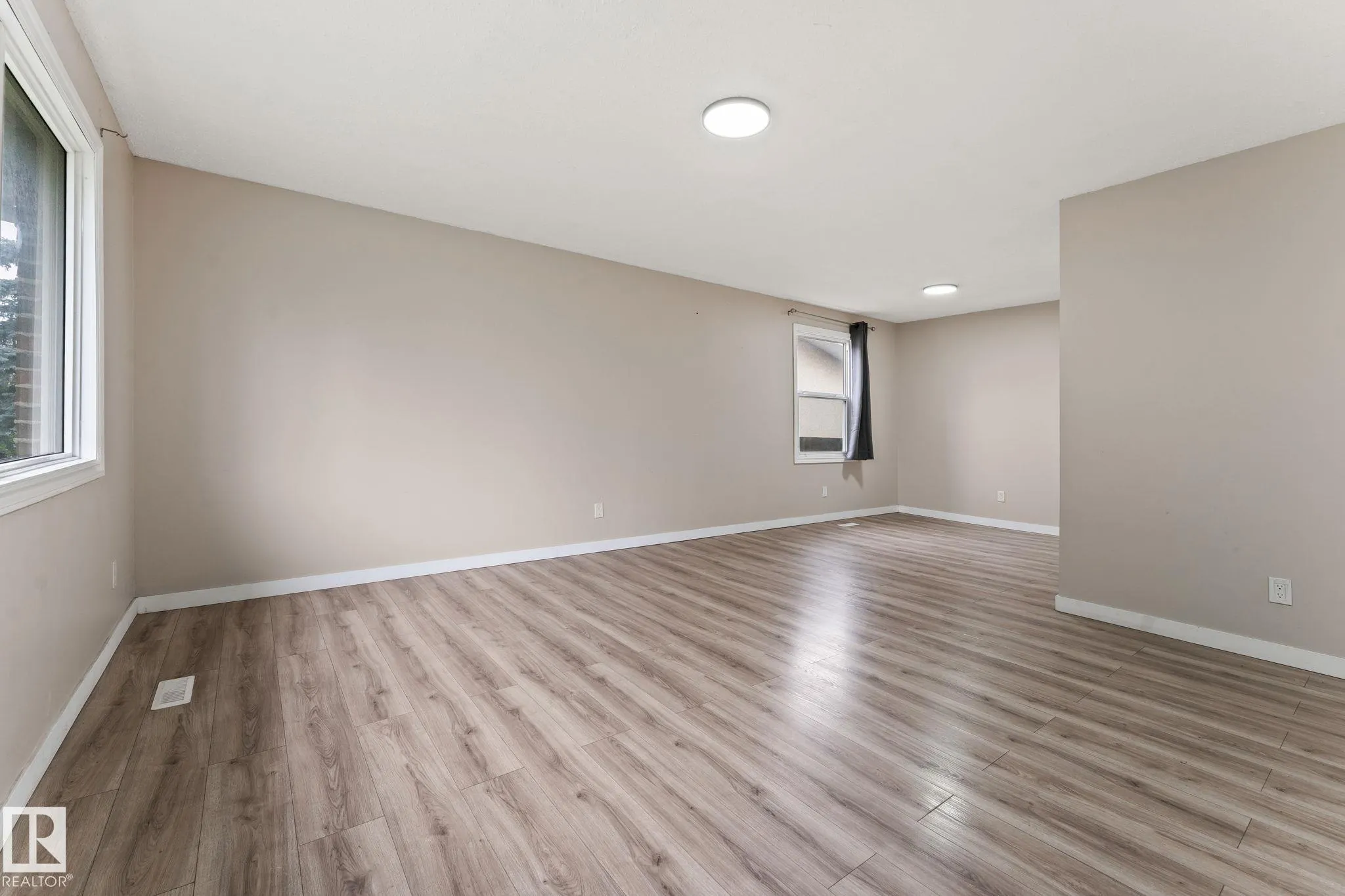 363 KNOTTWOOD Road