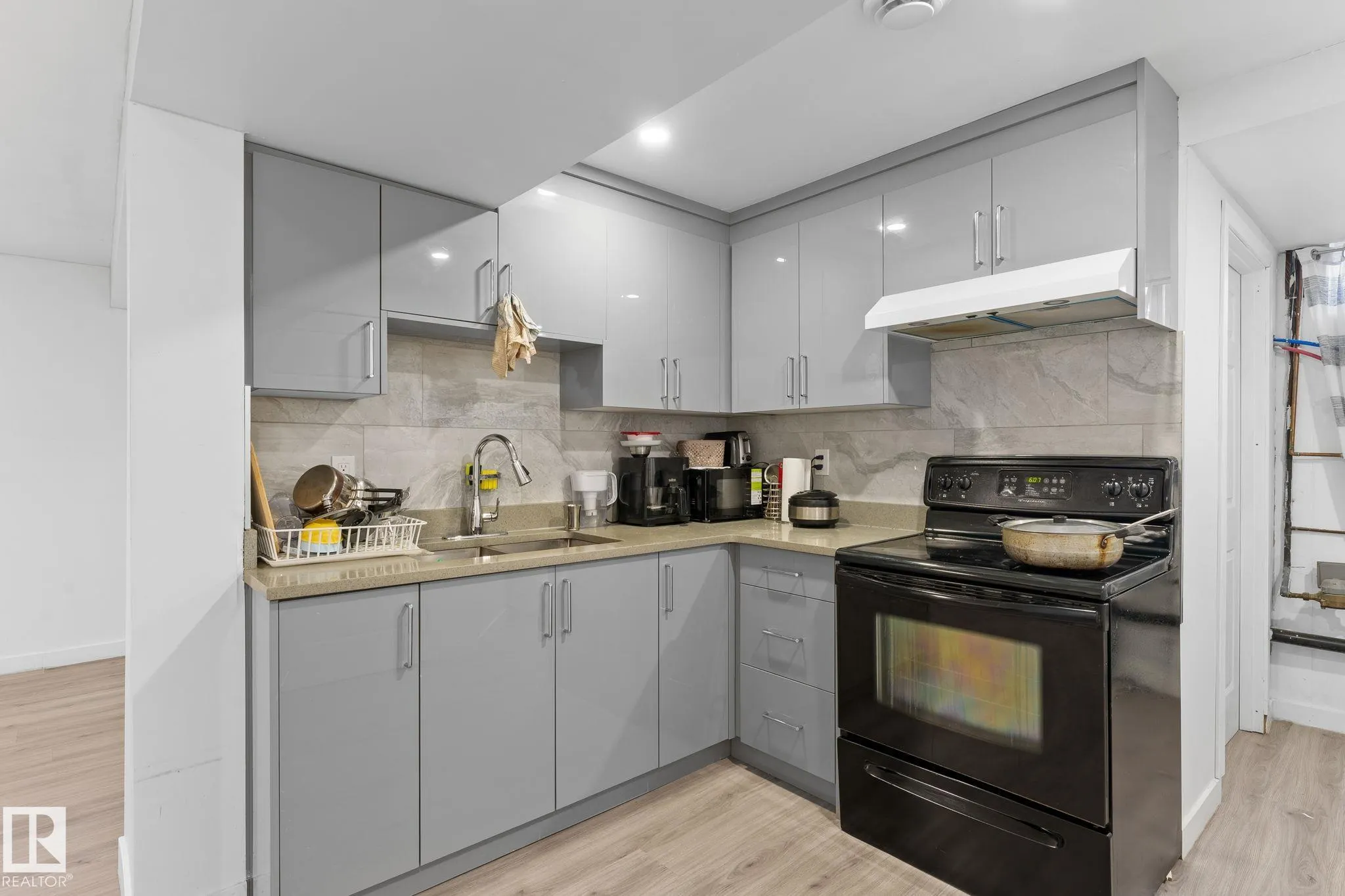 363 KNOTTWOOD Road