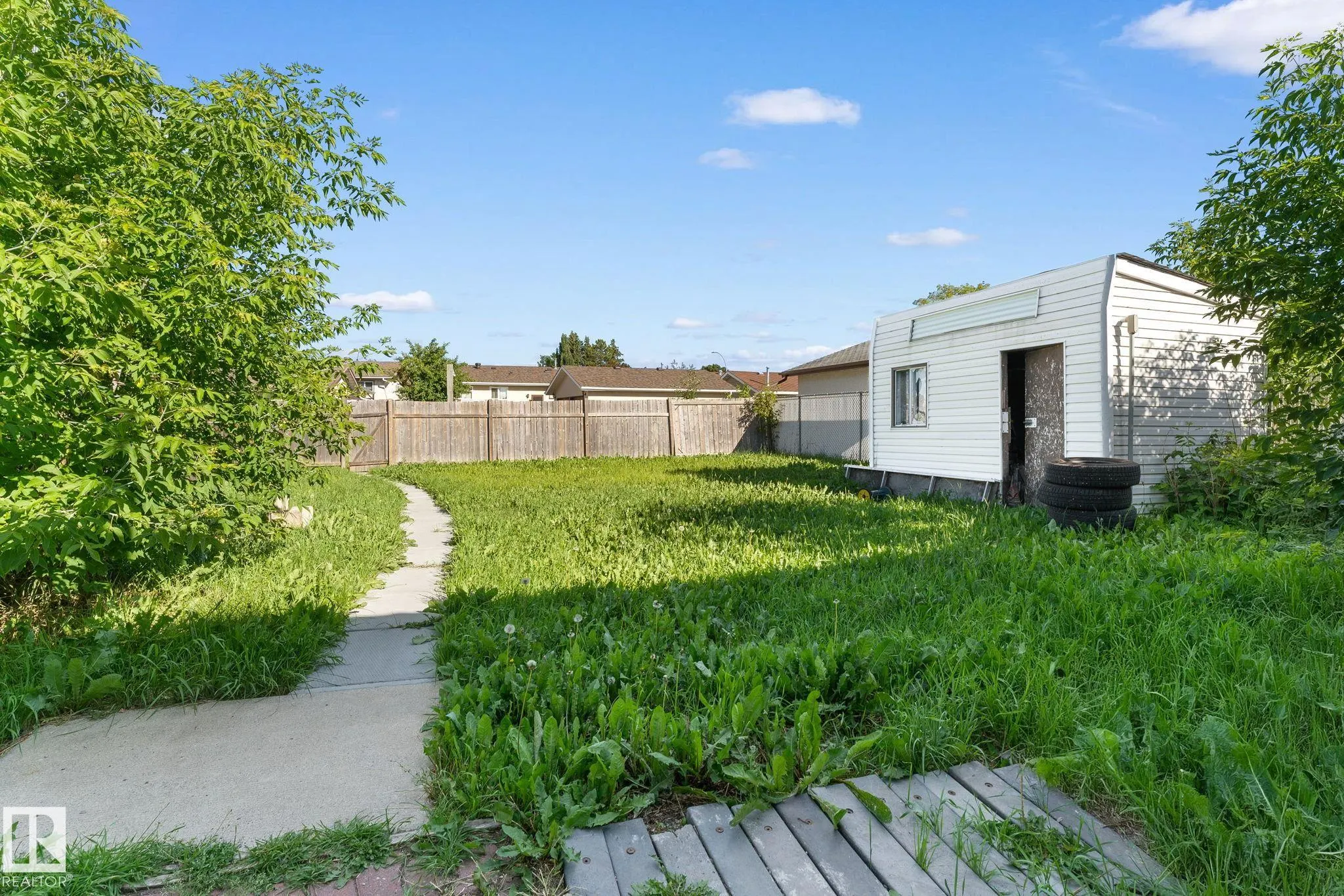 363 KNOTTWOOD Road
