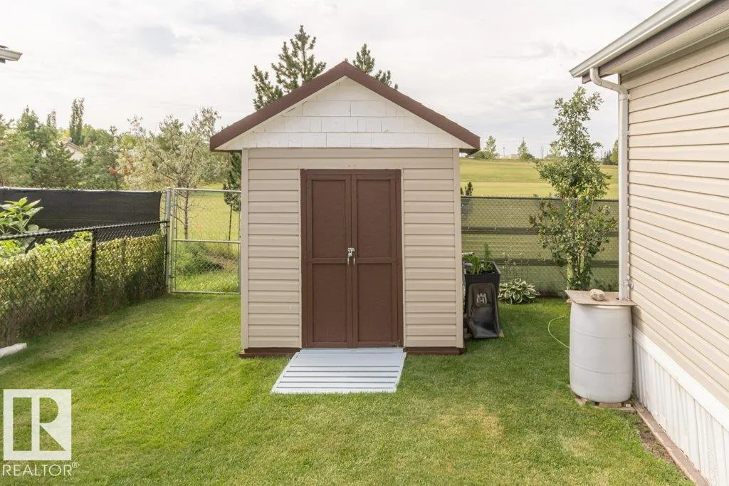 416 Oak Wood Crescent