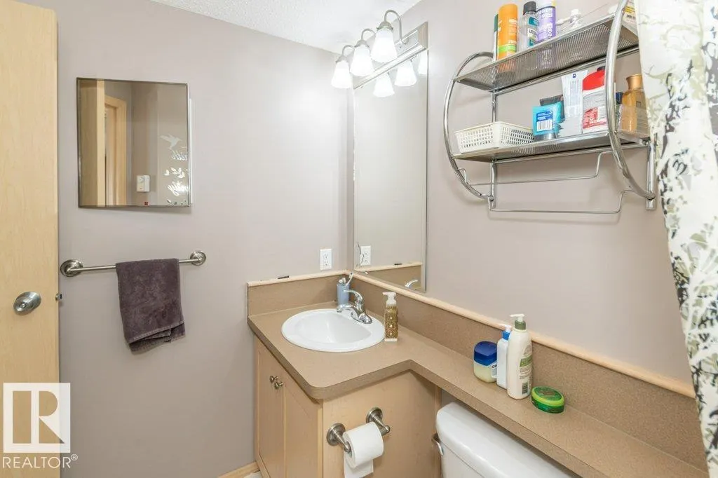 416 Oak Wood Crescent
