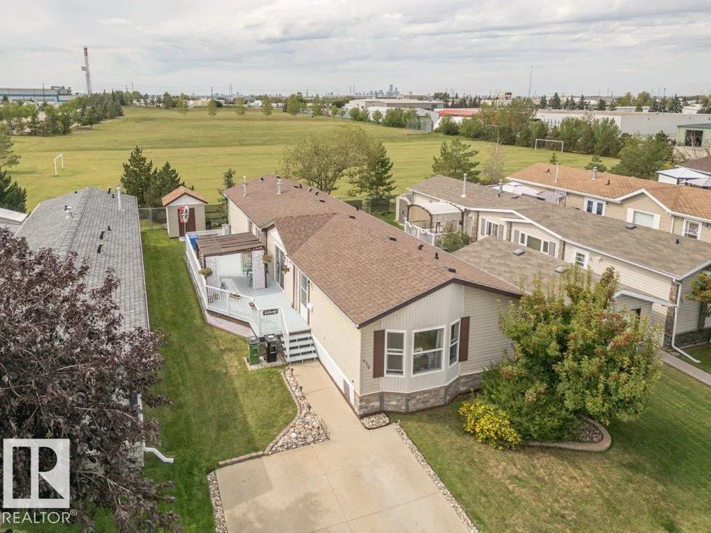 416 Oak Wood Crescent