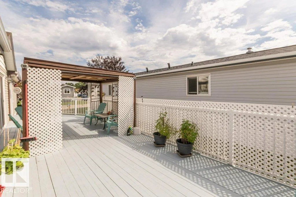416 Oak Wood Crescent