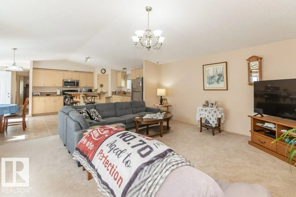 416 Oak Wood Crescent