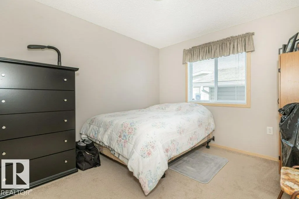 416 Oak Wood Crescent