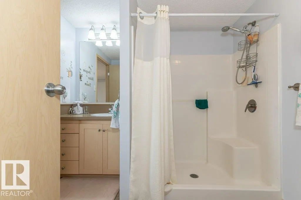 416 Oak Wood Crescent
