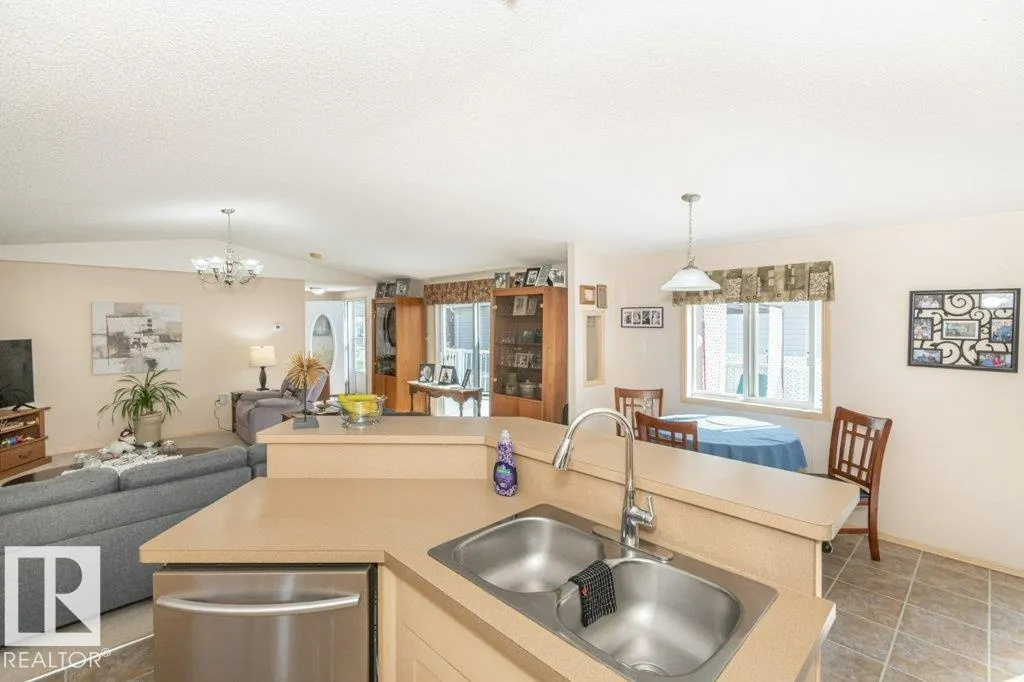 416 Oak Wood Crescent