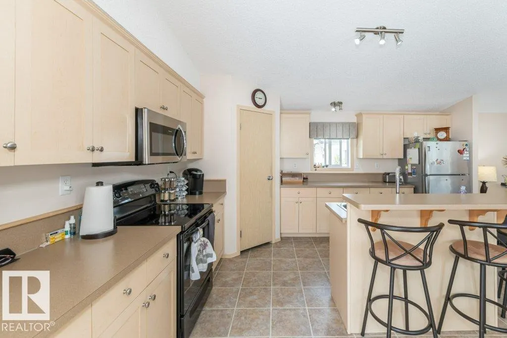 416 Oak Wood Crescent