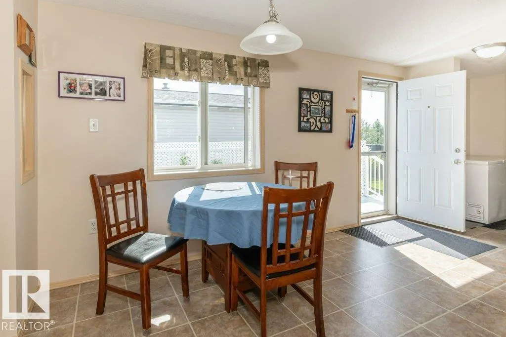 416 Oak Wood Crescent