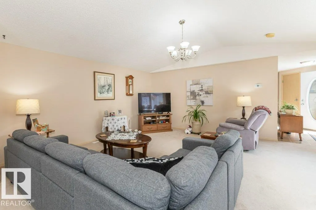 416 Oak Wood Crescent