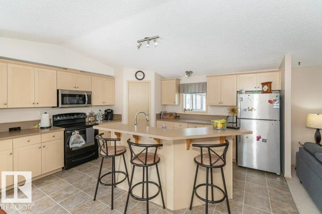 416 Oak Wood Crescent