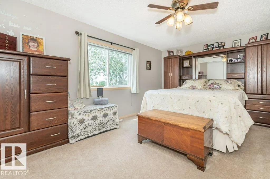 416 Oak Wood Crescent
