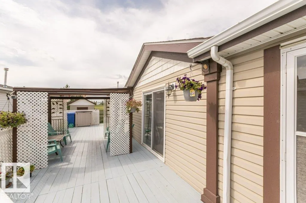416 Oak Wood Crescent