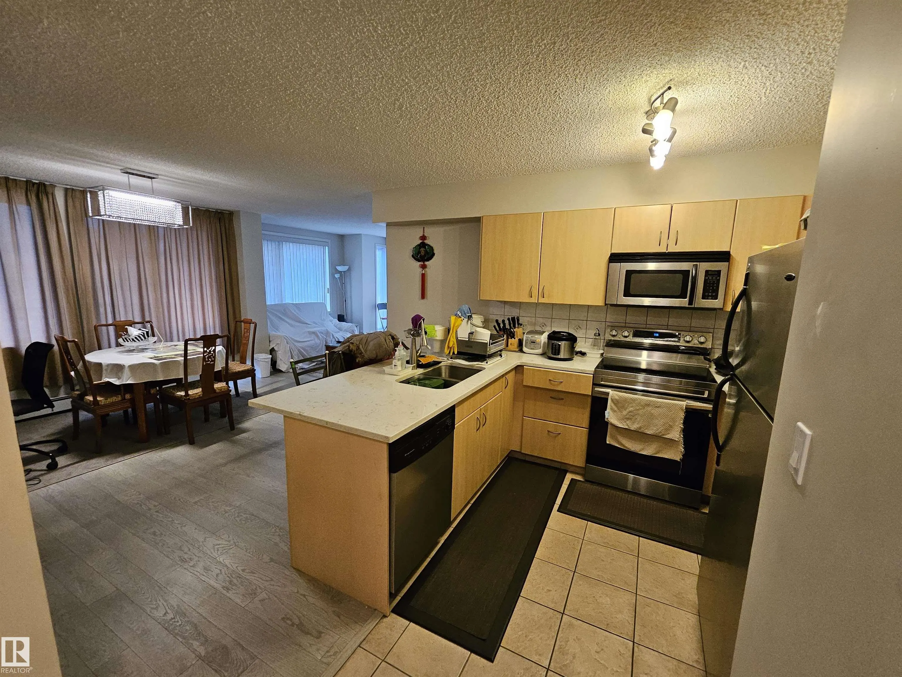 10180 104 Street