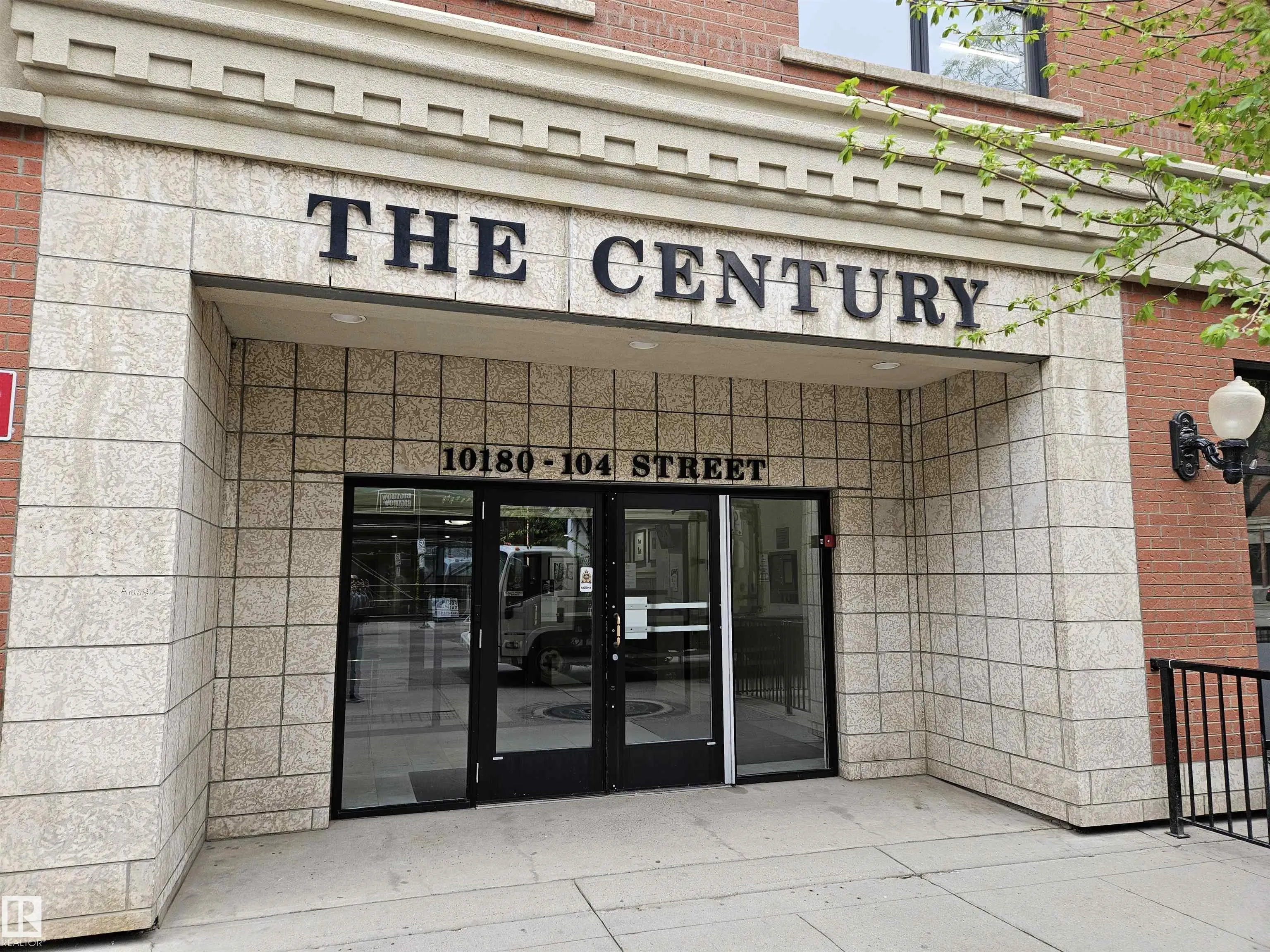 10180 104 Street