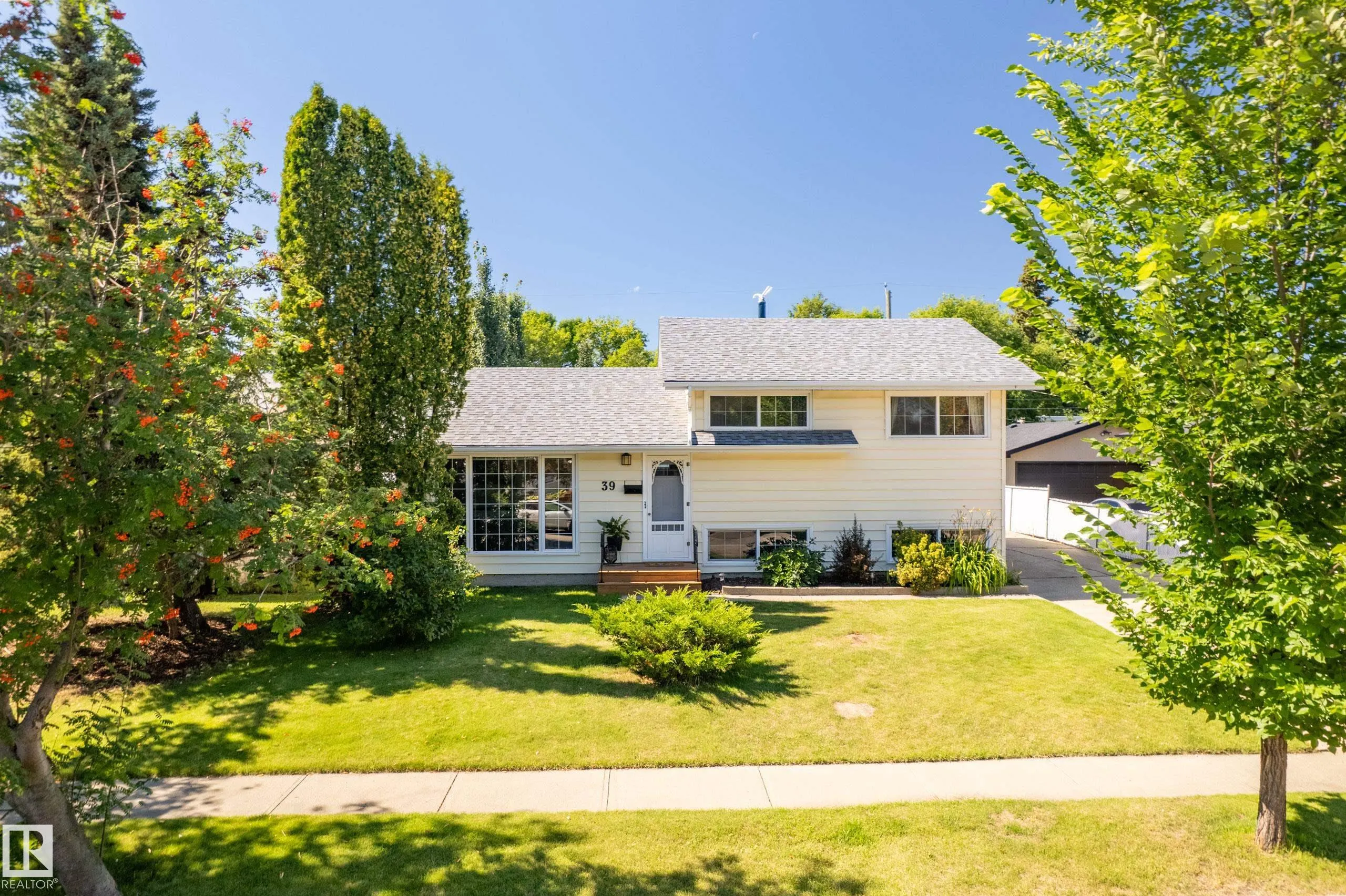 39 SALISBURY Avenue
