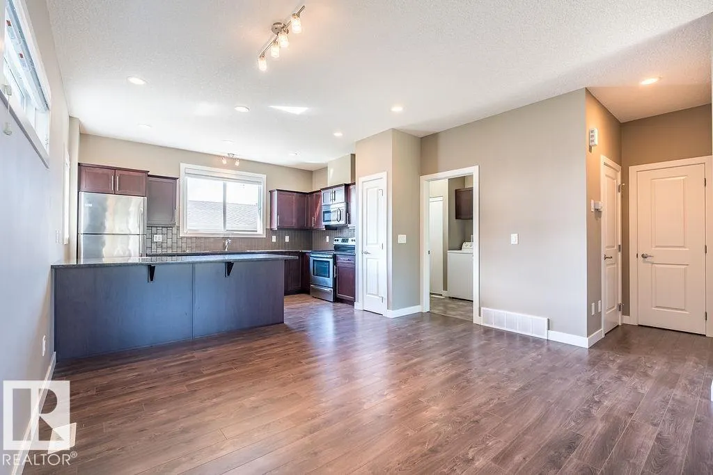 1080 WATT PROMENADE Promenade