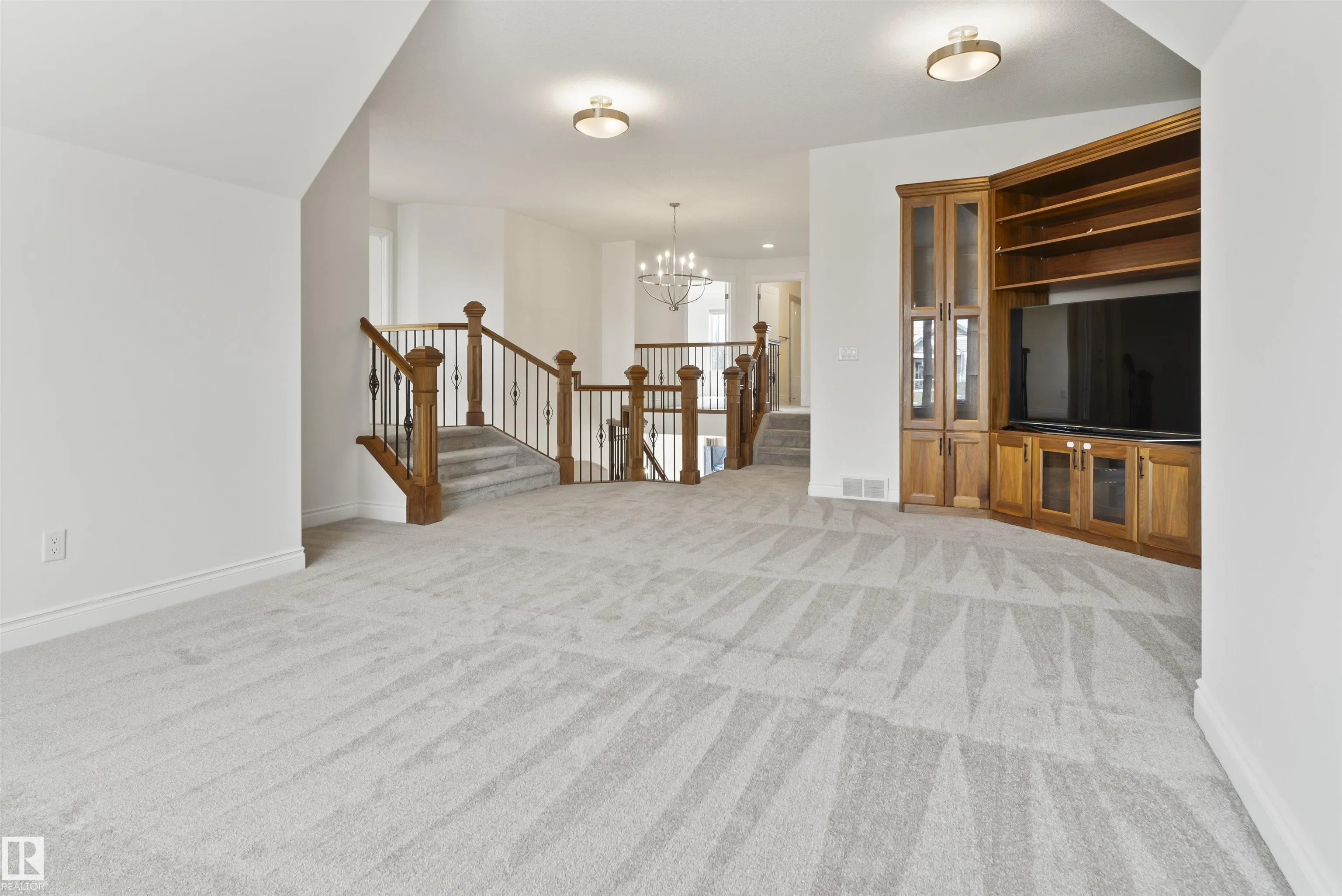 558 STEWART Crescent