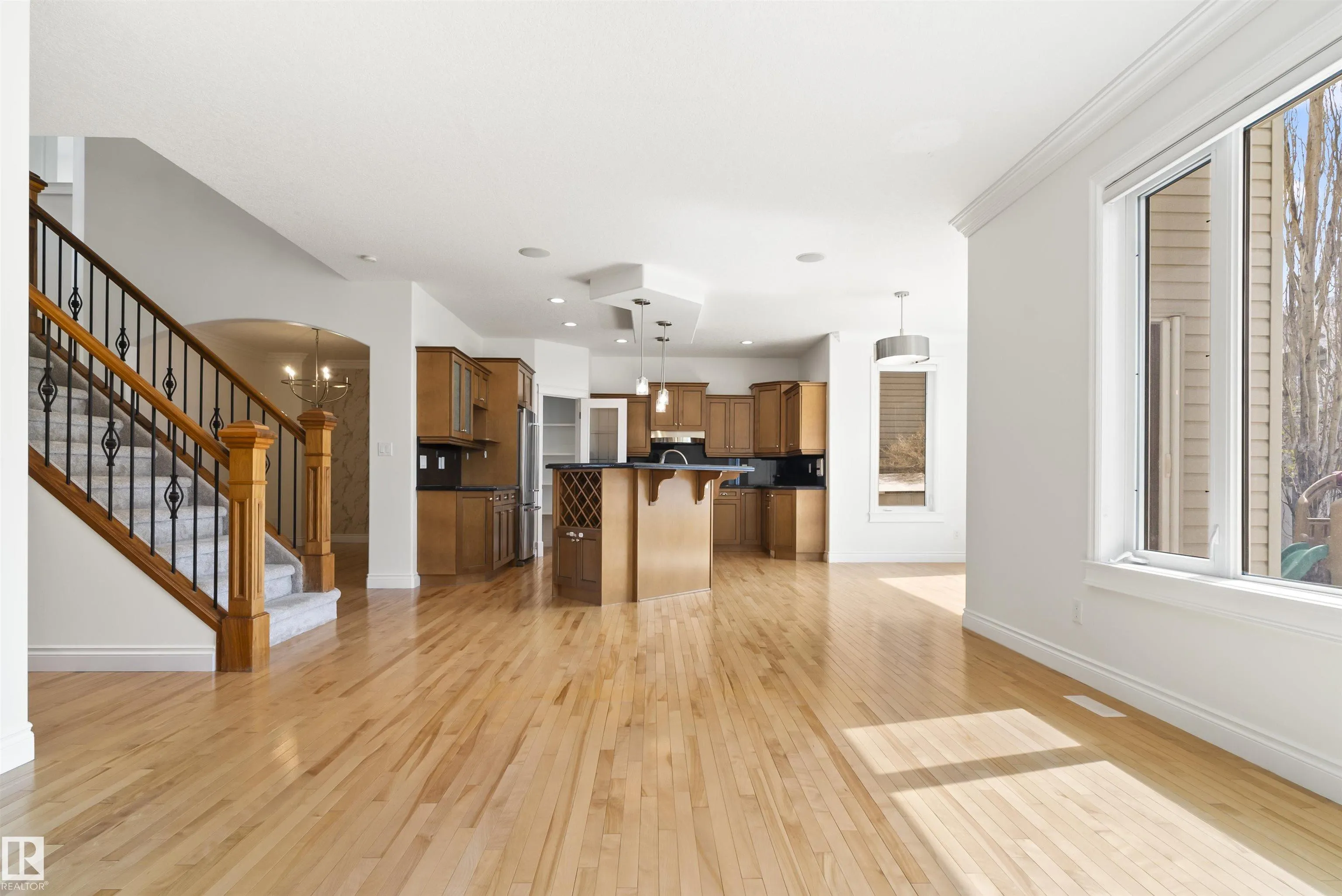 558 STEWART Crescent