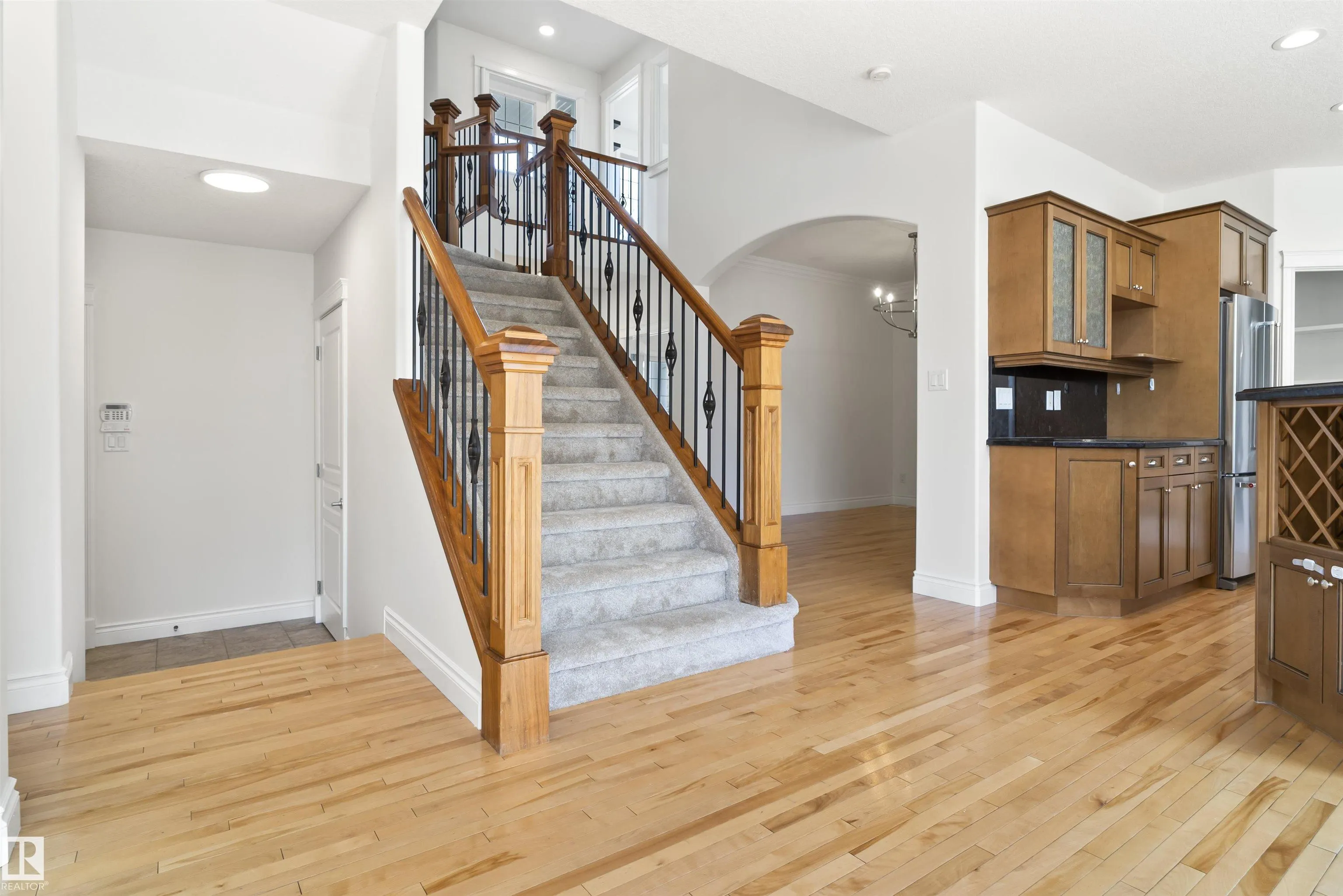 558 STEWART Crescent