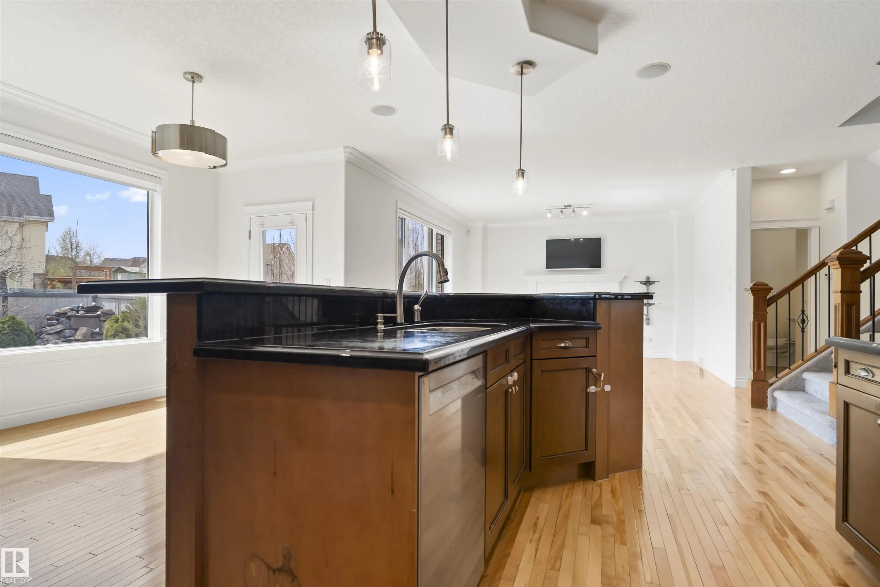 558 STEWART Crescent