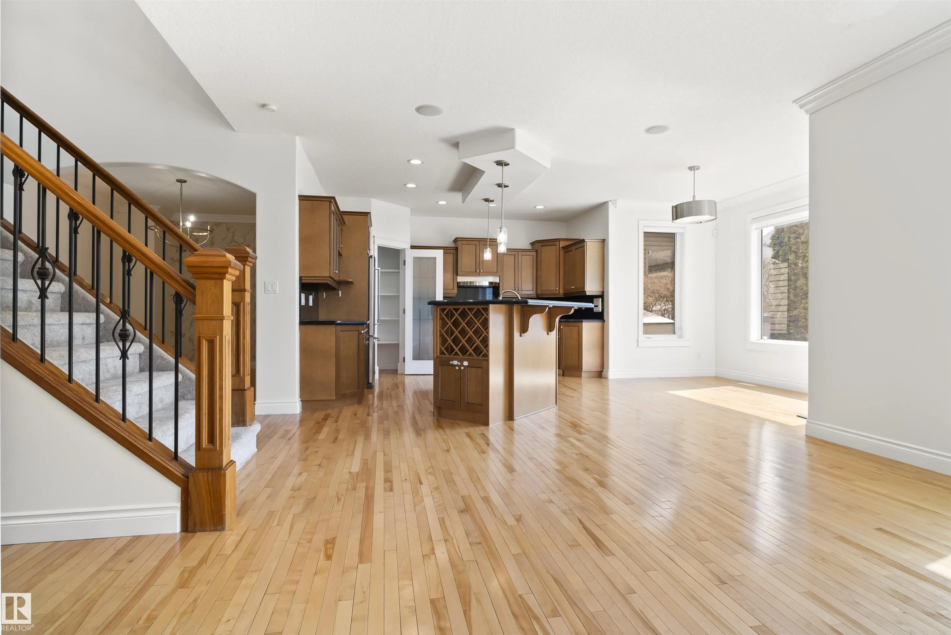 558 STEWART Crescent