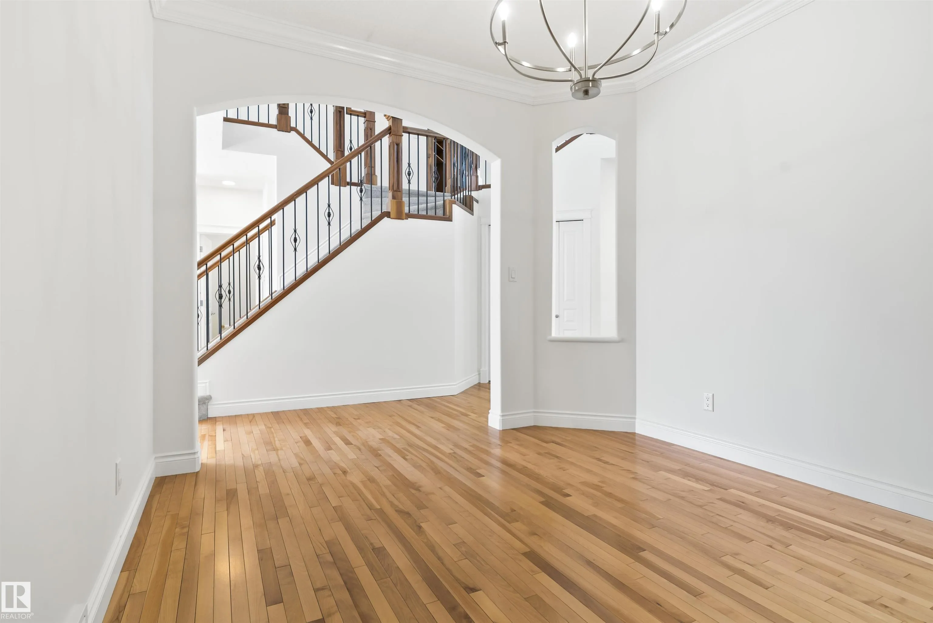 558 STEWART Crescent