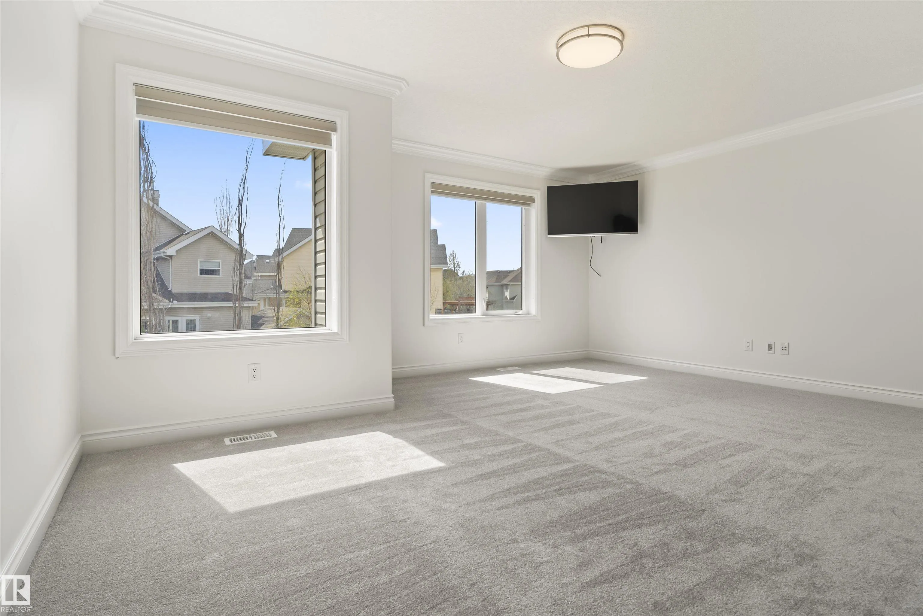 558 STEWART Crescent