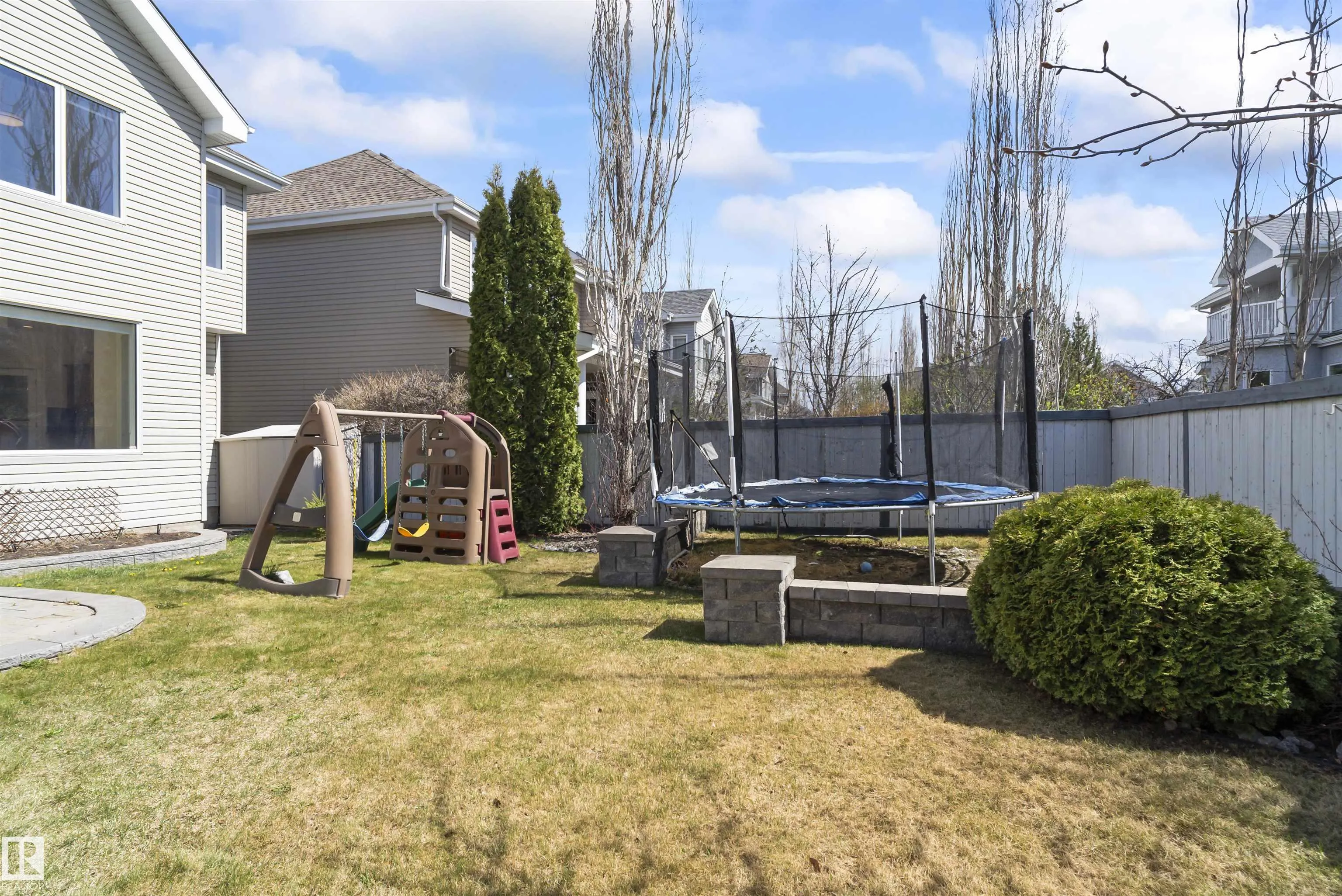 558 STEWART Crescent