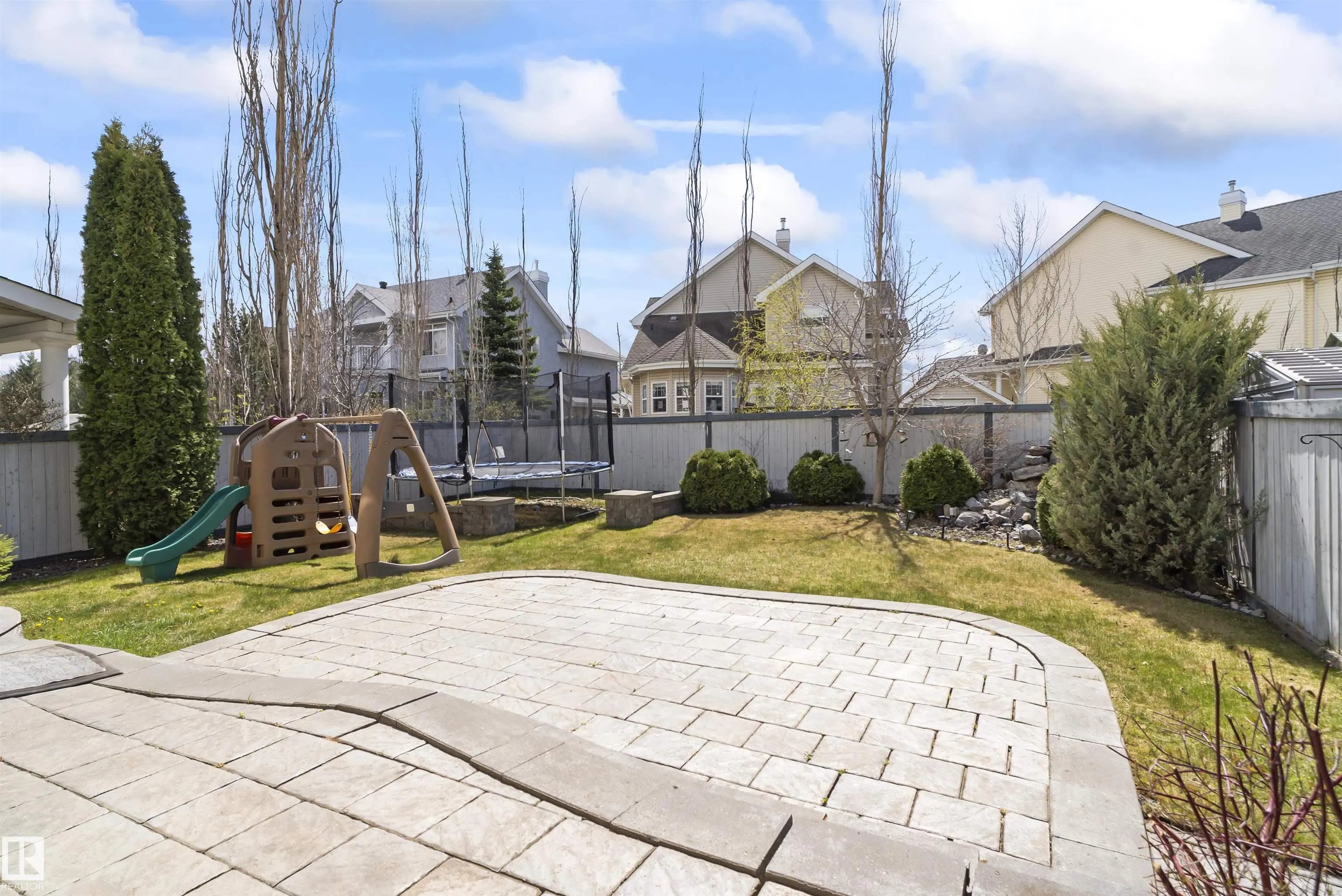 558 STEWART Crescent