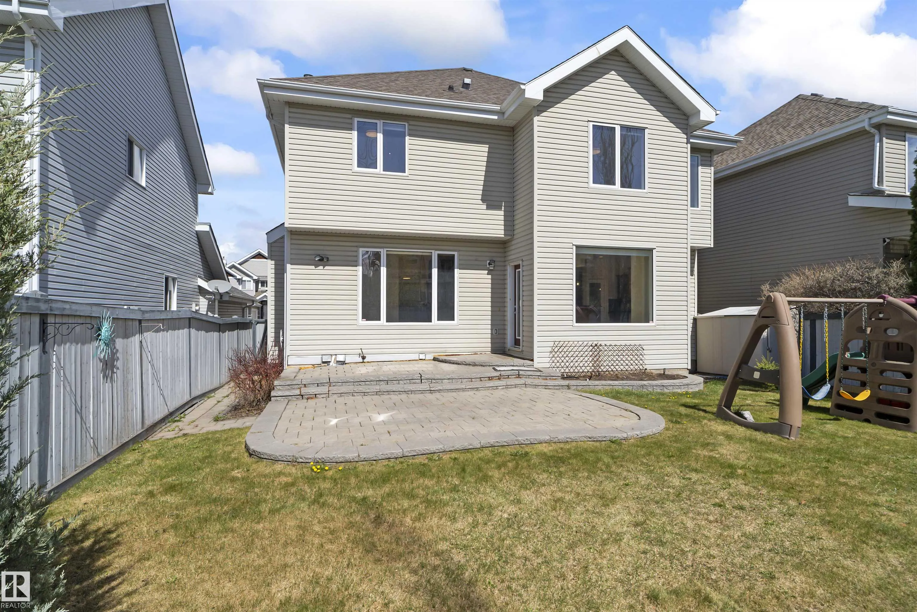 558 STEWART Crescent