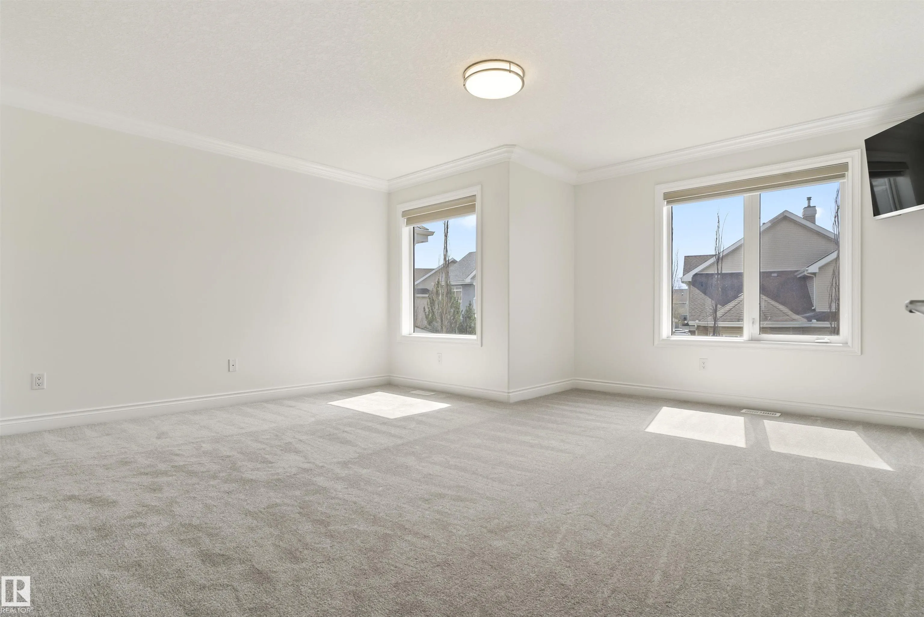 558 STEWART Crescent