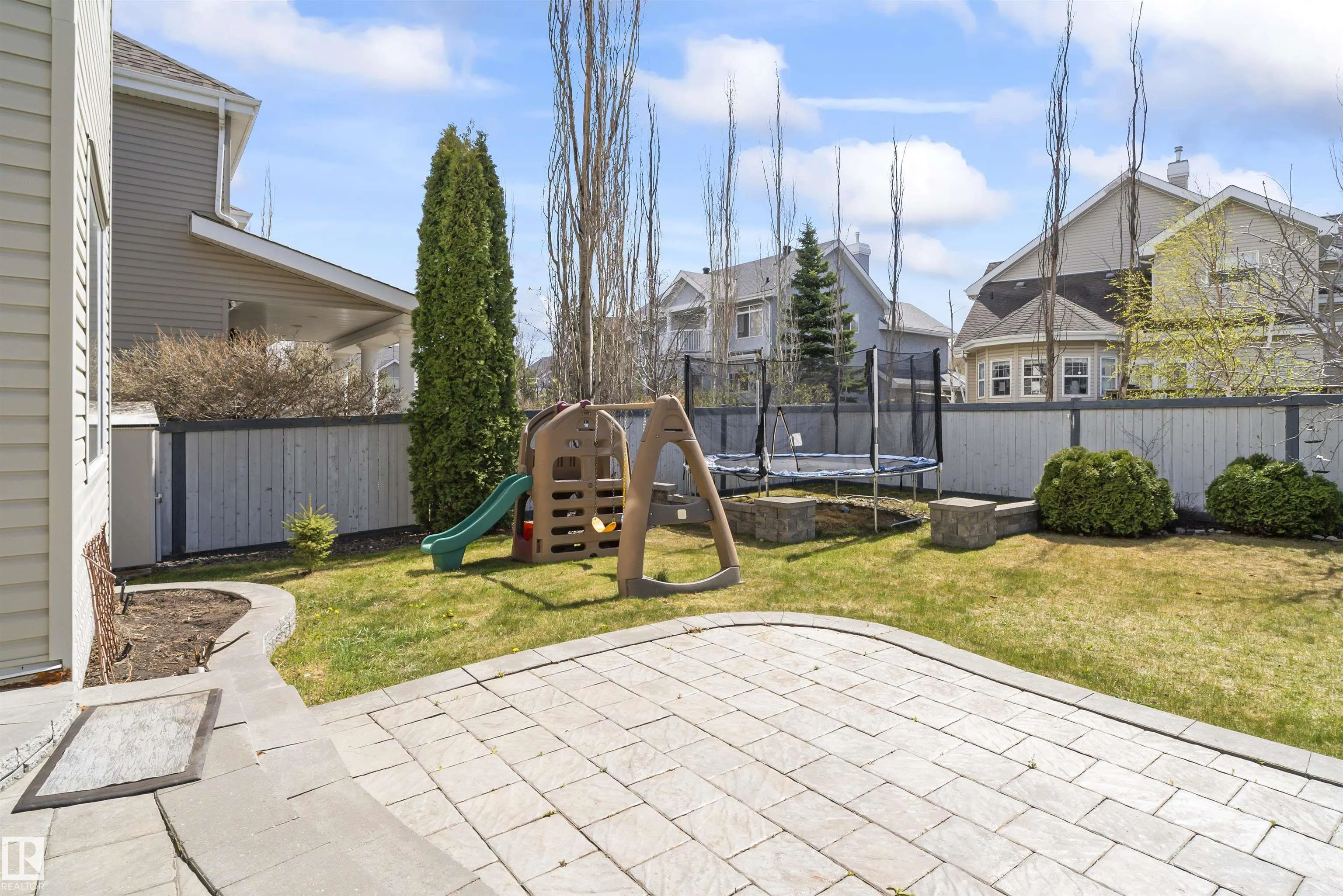 558 STEWART Crescent