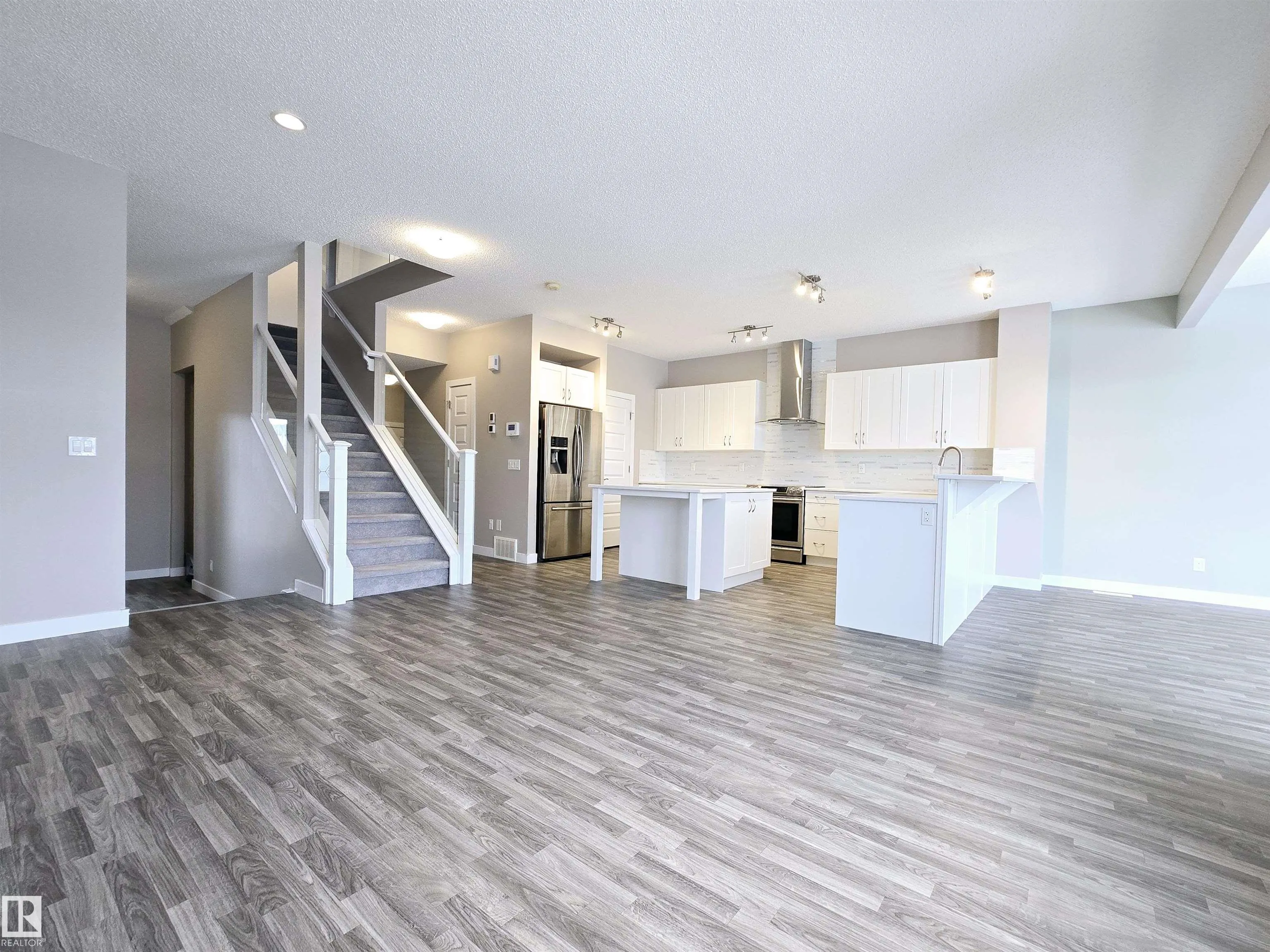5441 Allbright Square