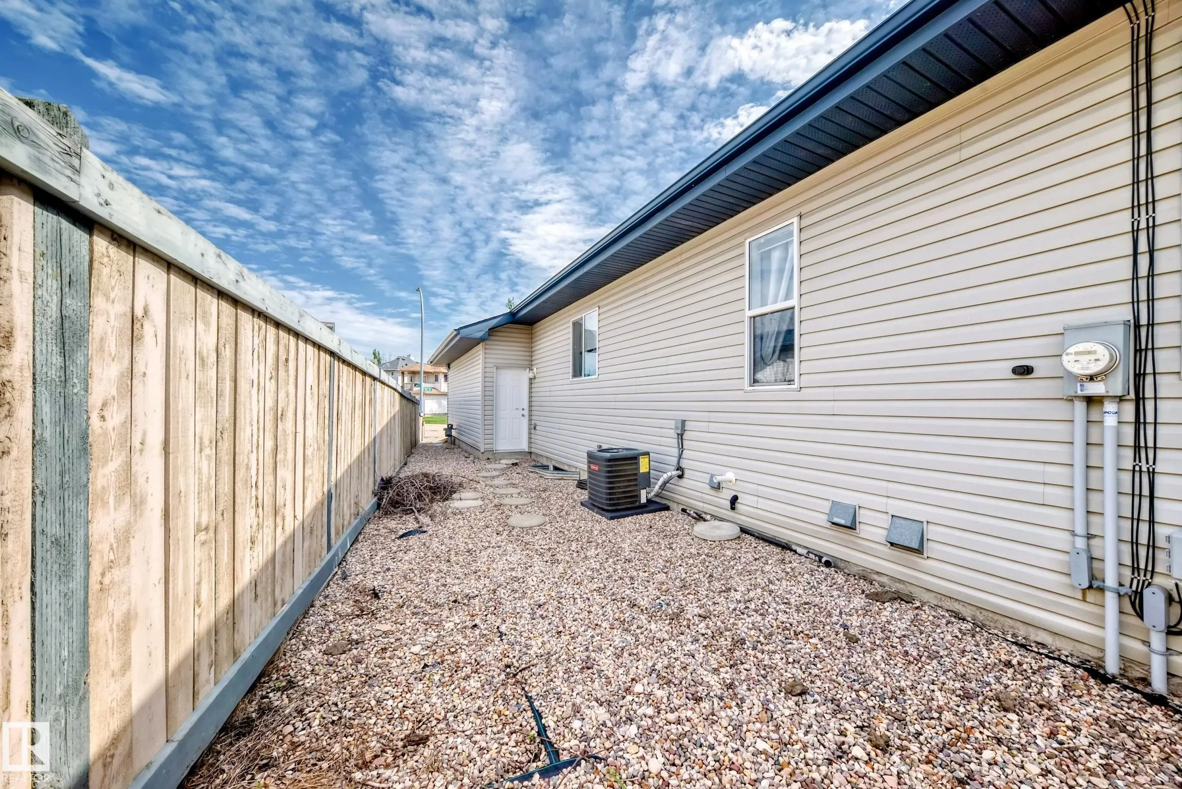 4931 152 Ave