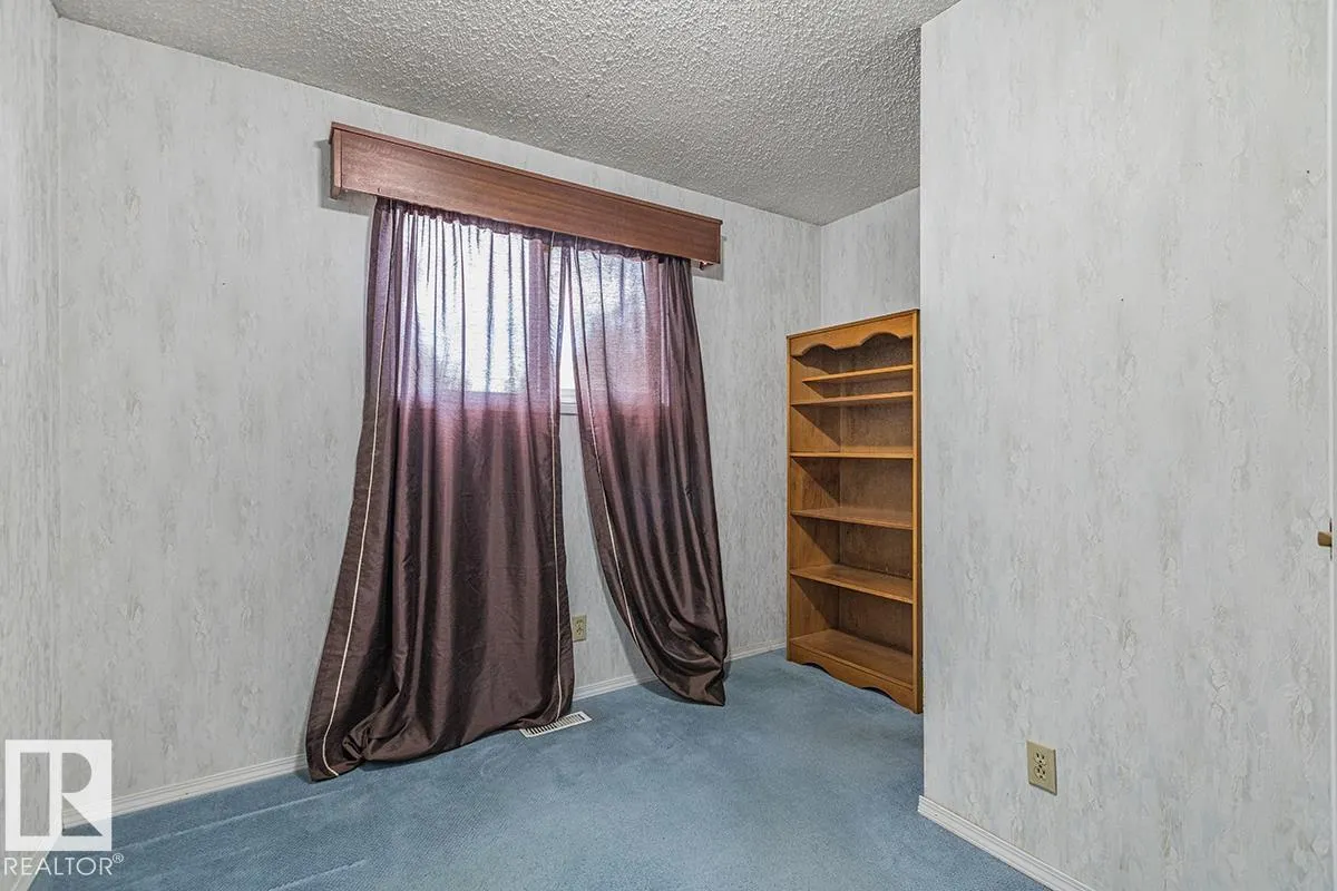 32 HABITAT Crescent